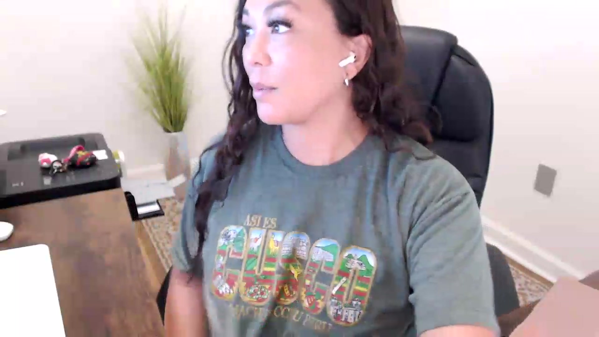 Gallery image thumbnail from MickaylaStar's myfreecams stream on, 05/29/2026, 15:05 image 14 of 20