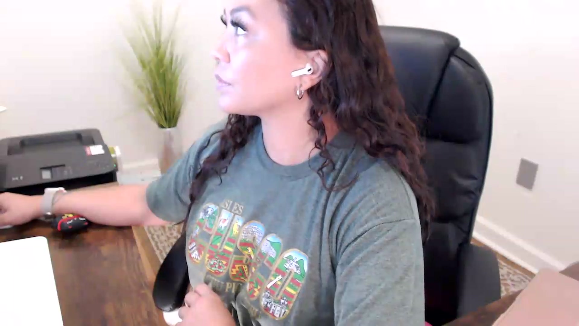 Gallery image thumbnail from MickaylaStar's myfreecams stream on, 05/29/2026, 15:05 image 15 of 20