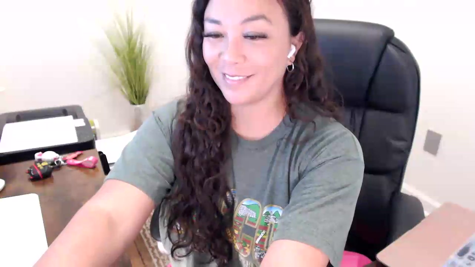 Gallery image thumbnail from MickaylaStar's myfreecams stream on, 05/29/2026, 15:26 image 7 of 20