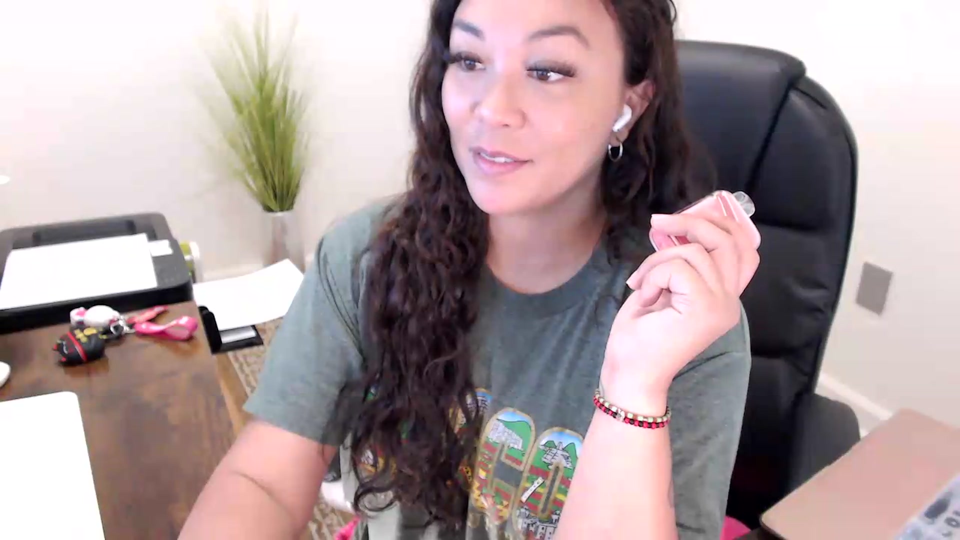 Gallery image thumbnail from MickaylaStar's myfreecams stream on, 05/29/2026, 15:26 image 15 of 20