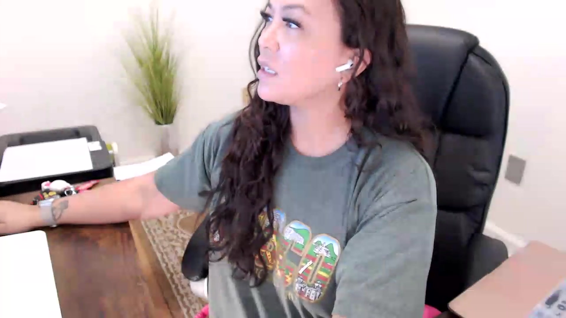 Gallery image thumbnail from MickaylaStar's myfreecams stream on, 05/29/2026, 15:26 image 18 of 20