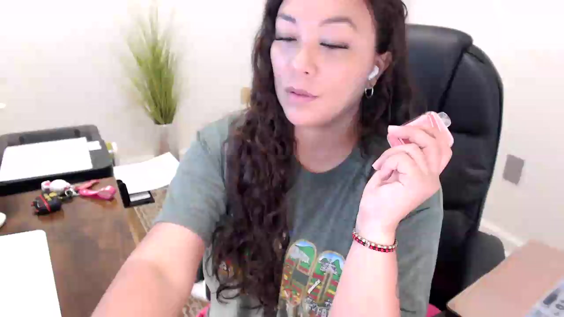Gallery image thumbnail from MickaylaStar's myfreecams stream on, 05/29/2026, 15:26 image 14 of 20
