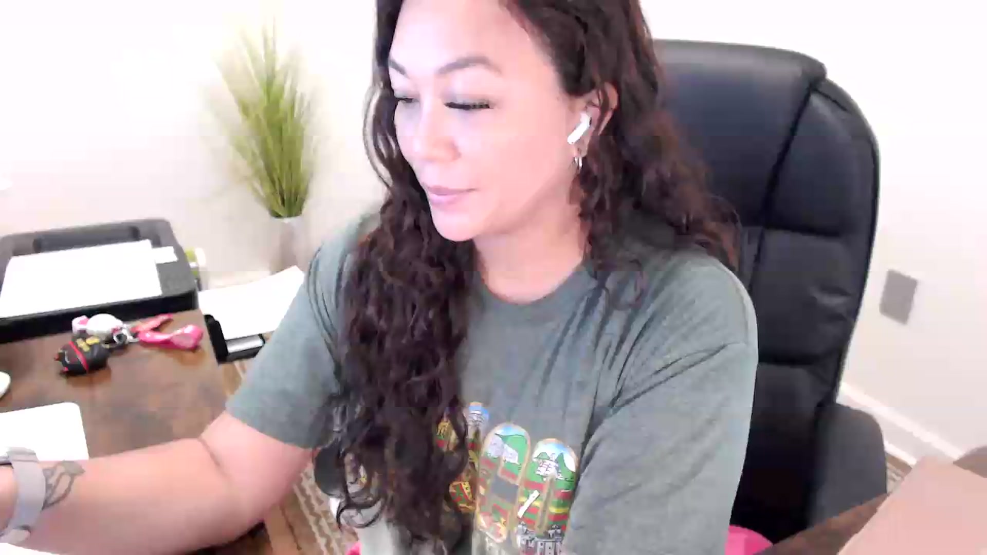 Gallery image thumbnail from MickaylaStar's myfreecams stream on, 05/29/2026, 15:26 image 2 of 20