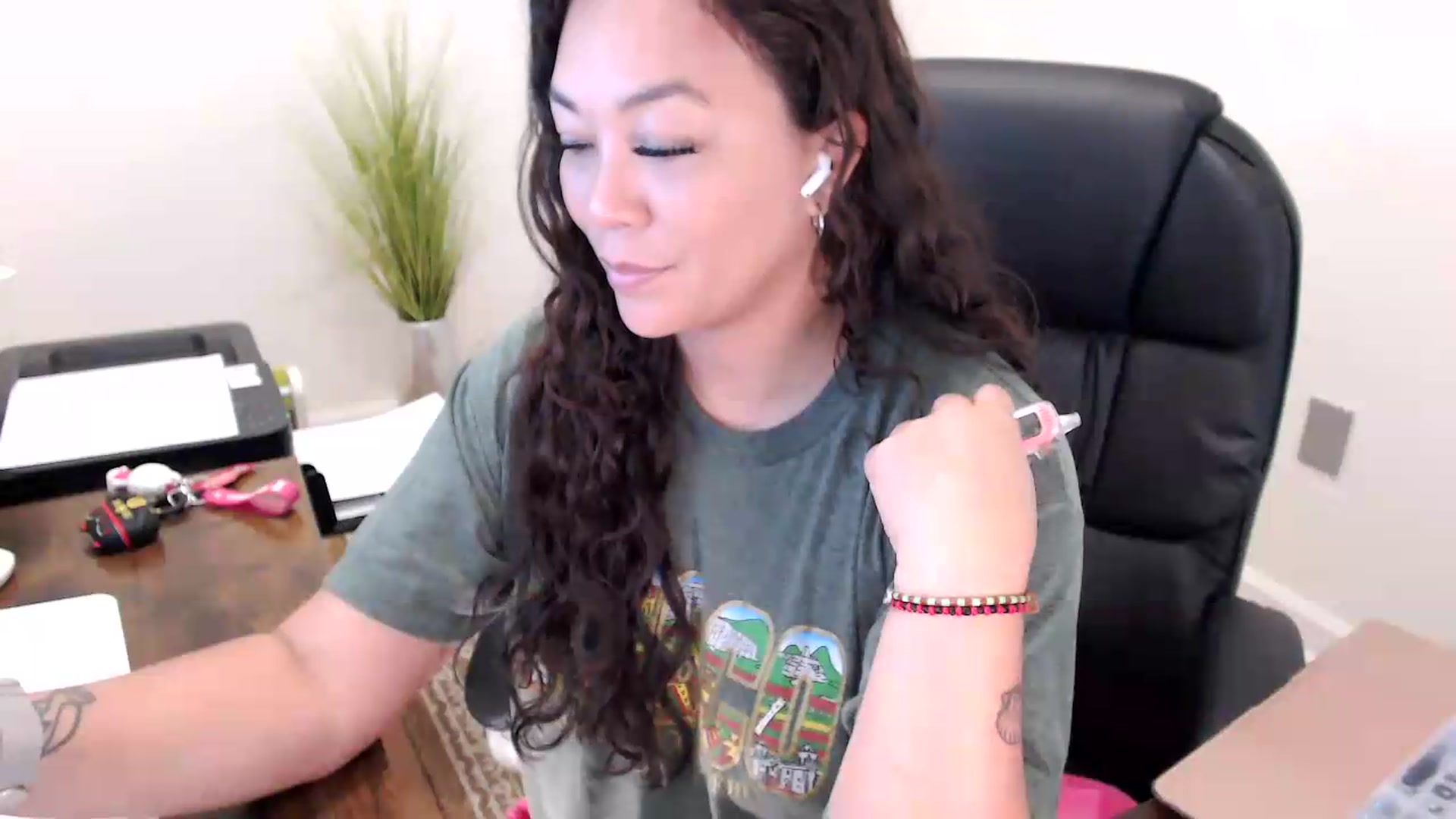 Gallery image thumbnail from MickaylaStar's myfreecams stream on, 05/29/2026, 15:26 image 10 of 20