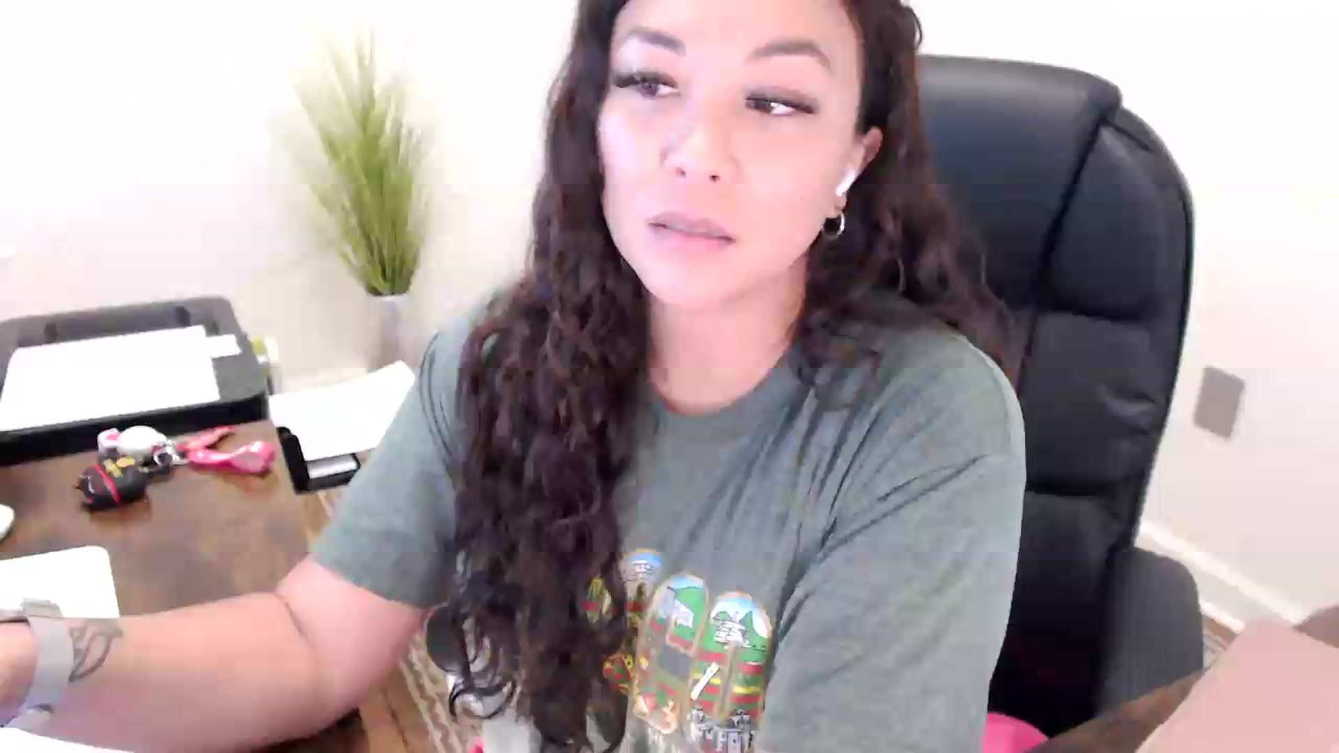 Gallery image thumbnail from MickaylaStar's myfreecams stream on, 05/29/2026, 15:26 image 1 of 20