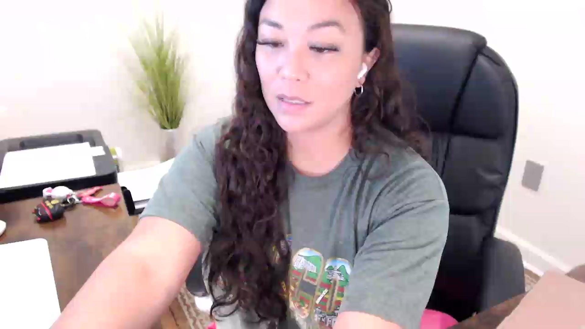 Gallery image thumbnail from MickaylaStar's myfreecams stream on, 05/29/2026, 15:26 image 3 of 20
