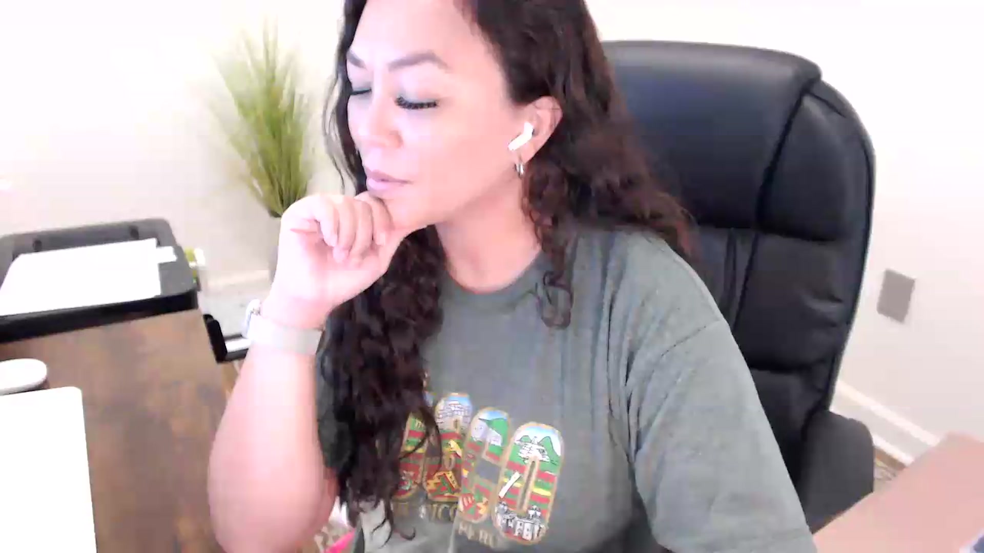 Gallery image thumbnail from MickaylaStar's myfreecams stream on, 05/29/2026, 16:18 image 15 of 20
