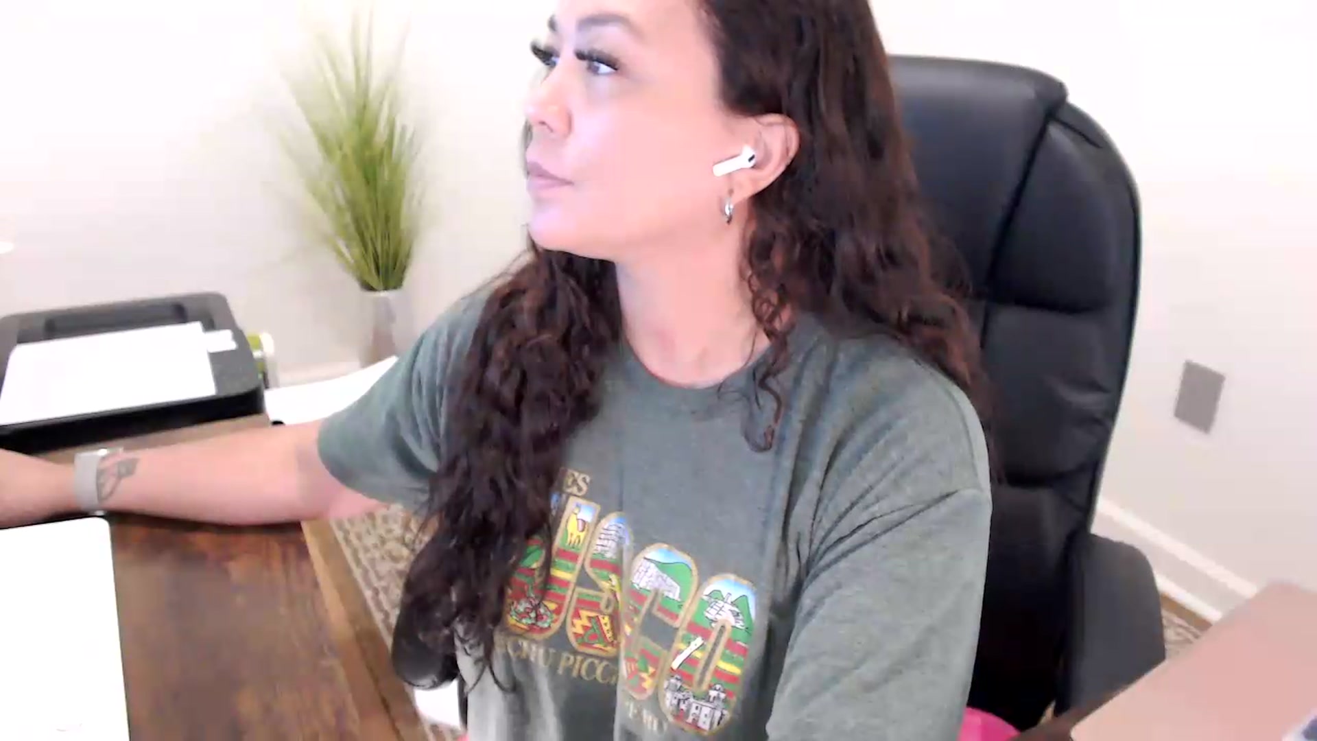 Gallery image thumbnail from MickaylaStar's myfreecams stream on, 05/29/2026, 16:18 image 8 of 20