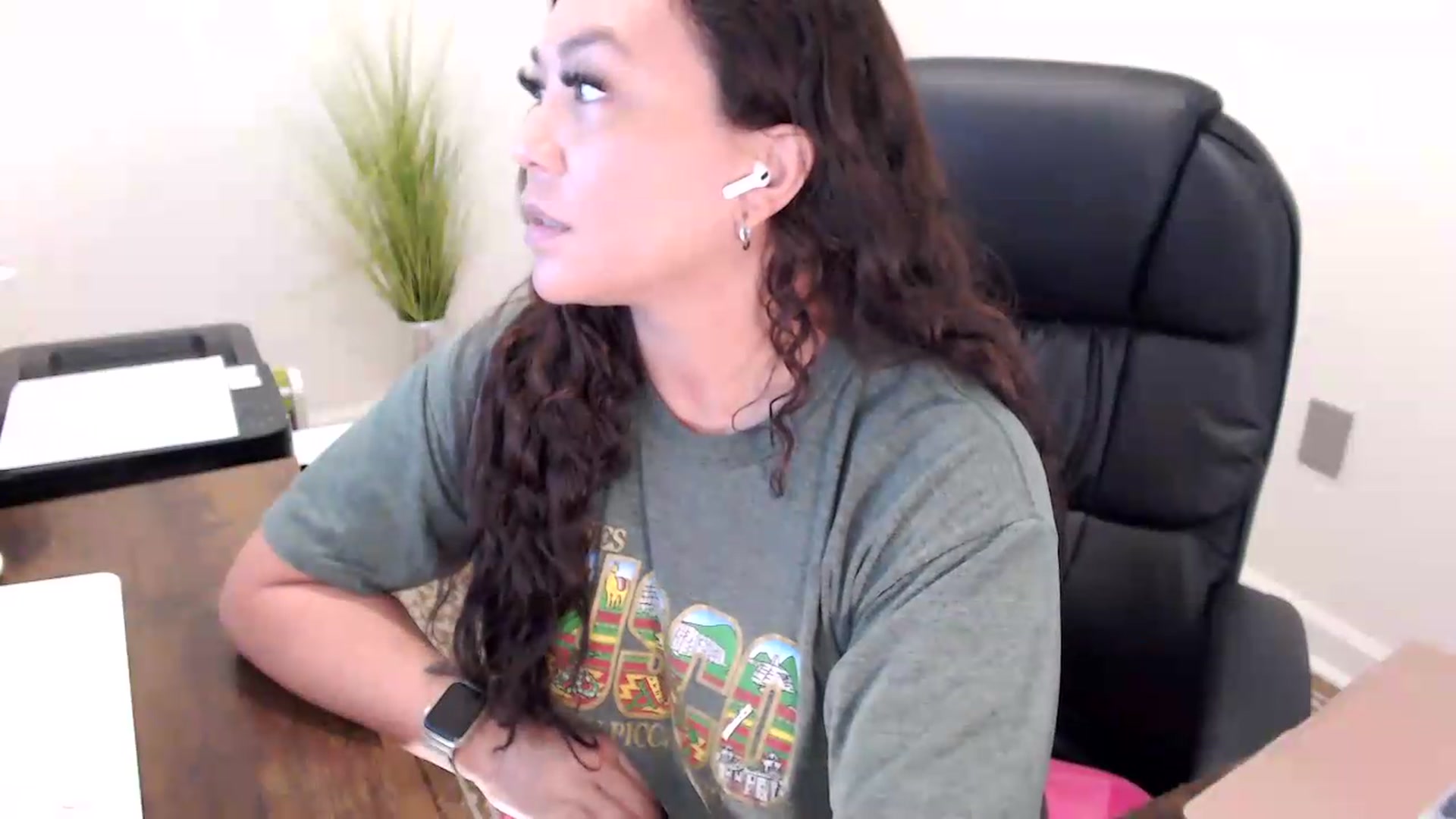 Gallery image thumbnail from MickaylaStar's myfreecams stream on, 05/29/2026, 16:18 image 6 of 20