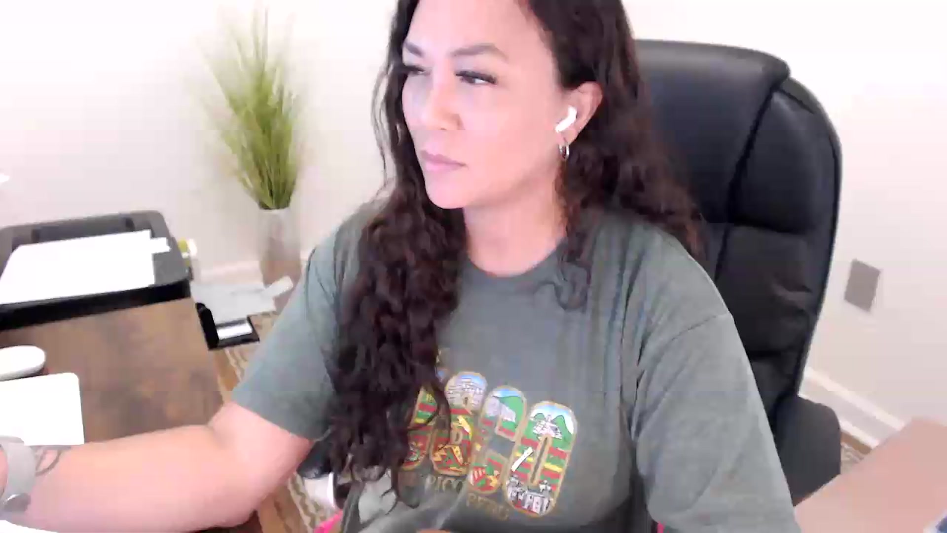 Gallery image thumbnail from MickaylaStar's myfreecams stream on, 05/29/2026, 16:18 image 16 of 20