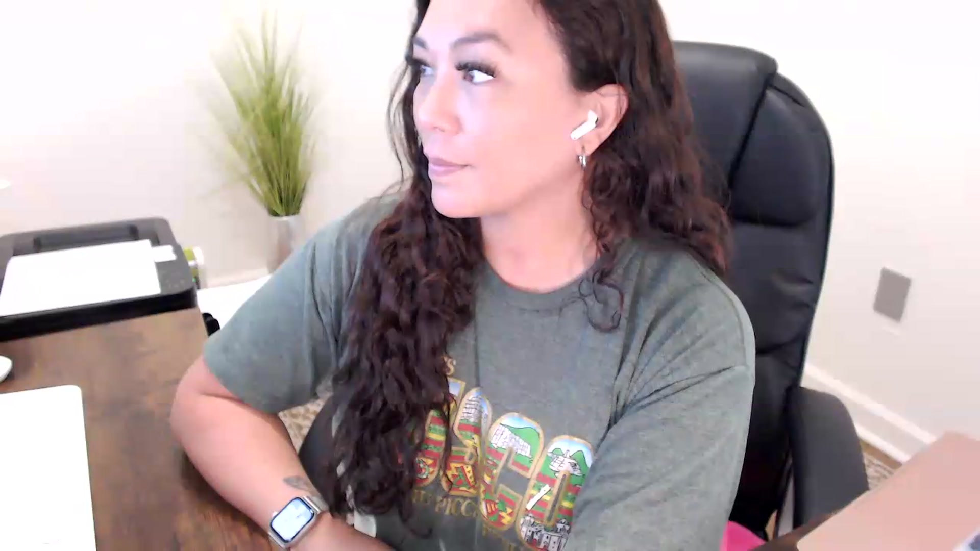 Gallery image thumbnail from MickaylaStar's myfreecams stream on, 05/29/2026, 16:18 image 9 of 20