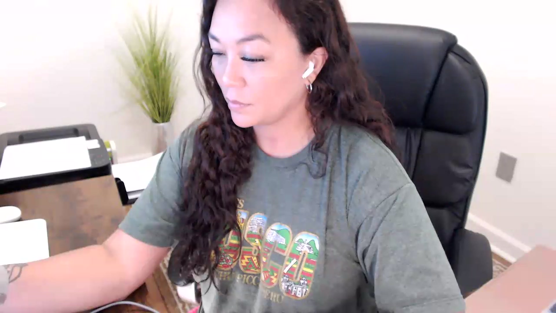Gallery image thumbnail from MickaylaStar's myfreecams stream on, 05/29/2026, 16:18 image 11 of 20