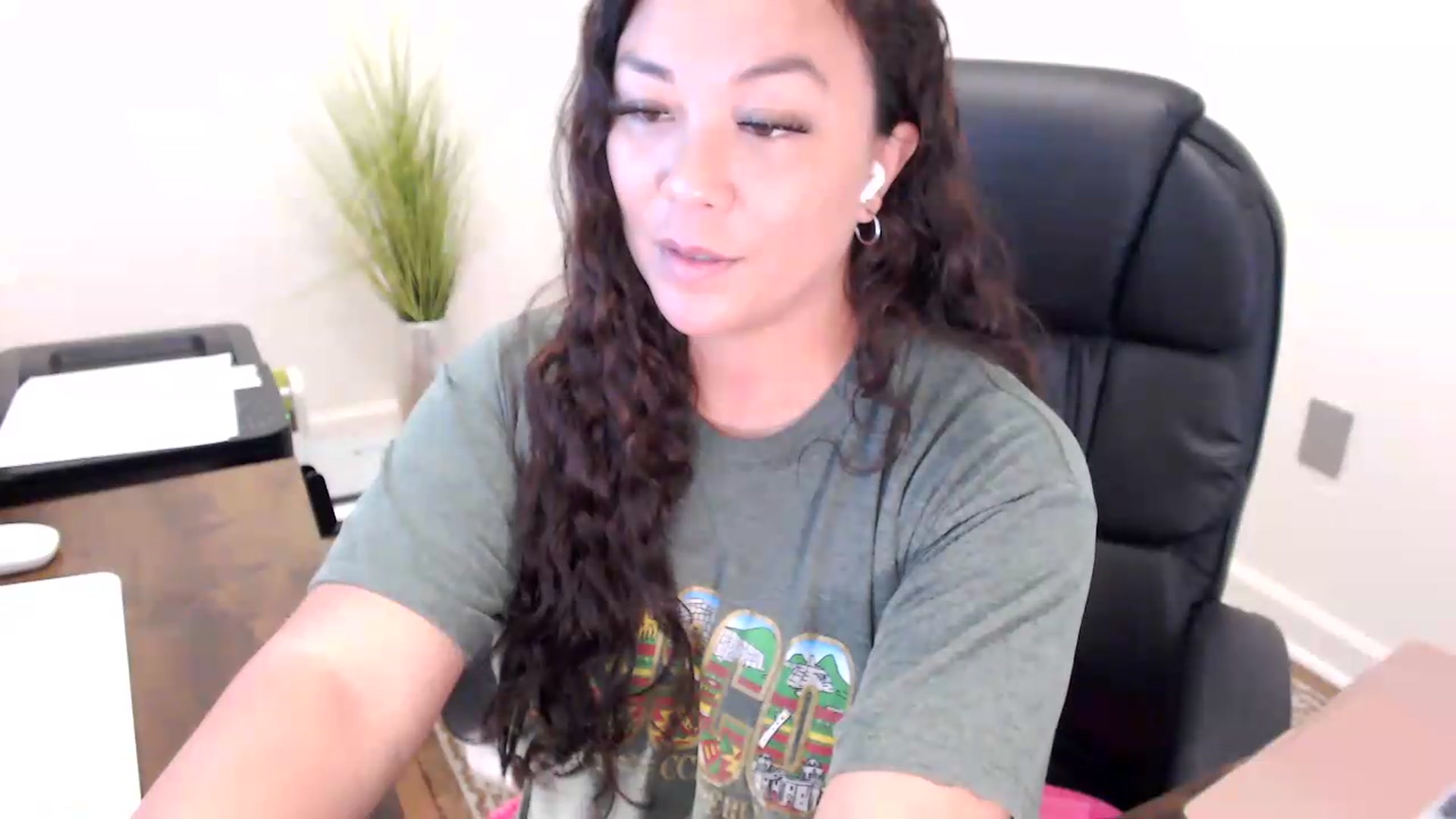 Gallery image thumbnail from MickaylaStar's myfreecams stream on, 05/29/2026, 16:18 image 18 of 20
