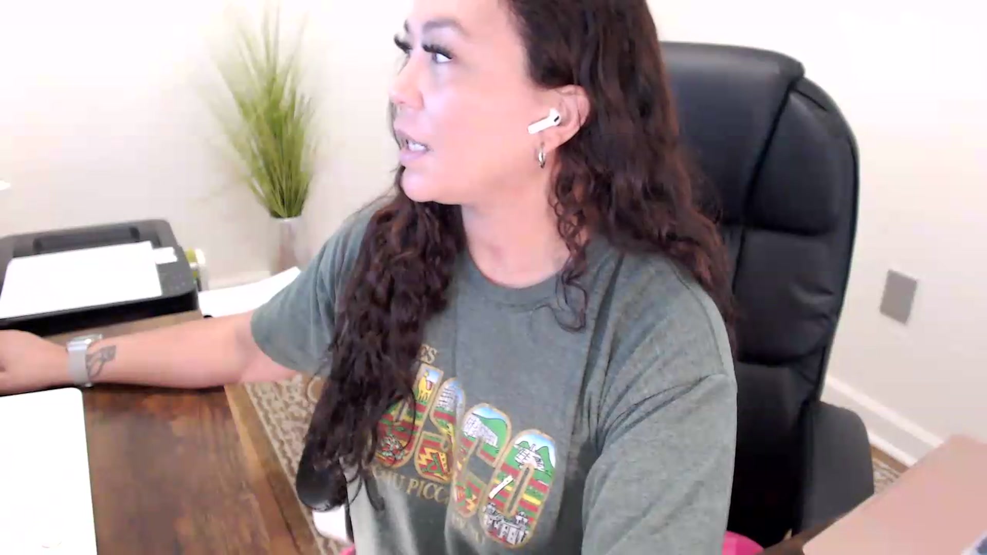 Gallery image thumbnail from MickaylaStar's myfreecams stream on, 05/29/2026, 16:18 image 10 of 20
