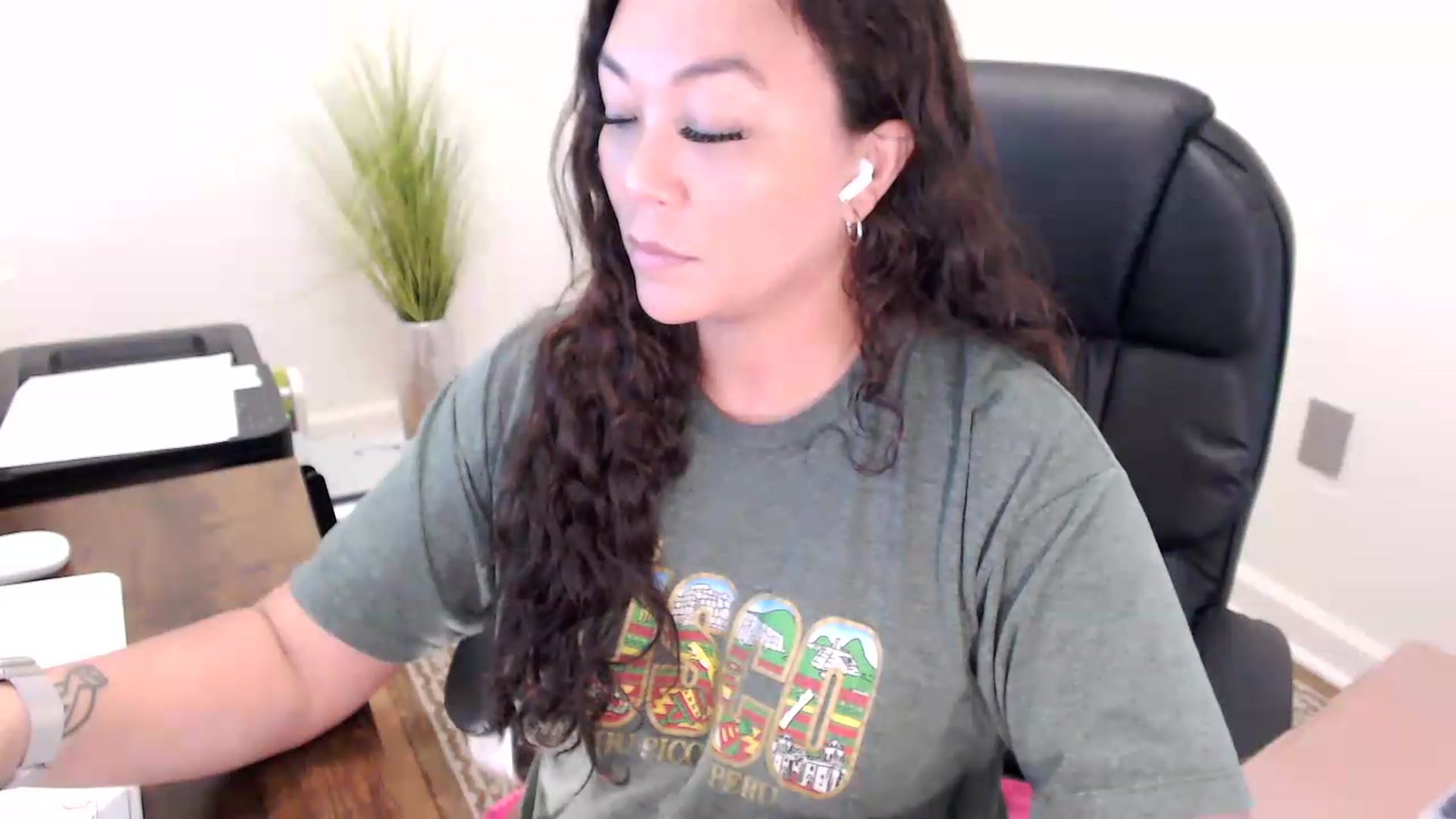 Gallery image thumbnail from MickaylaStar's myfreecams stream on, 05/29/2026, 16:18 image 17 of 20