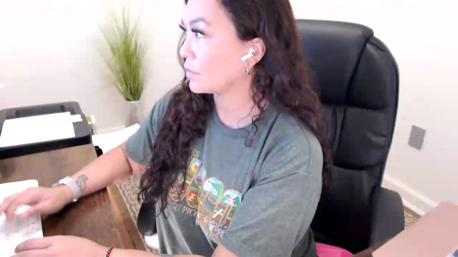 Gallery image thumbnail from MickaylaStar's myfreecams stream on, 05/29/2026, 16:18 image 7 of 20