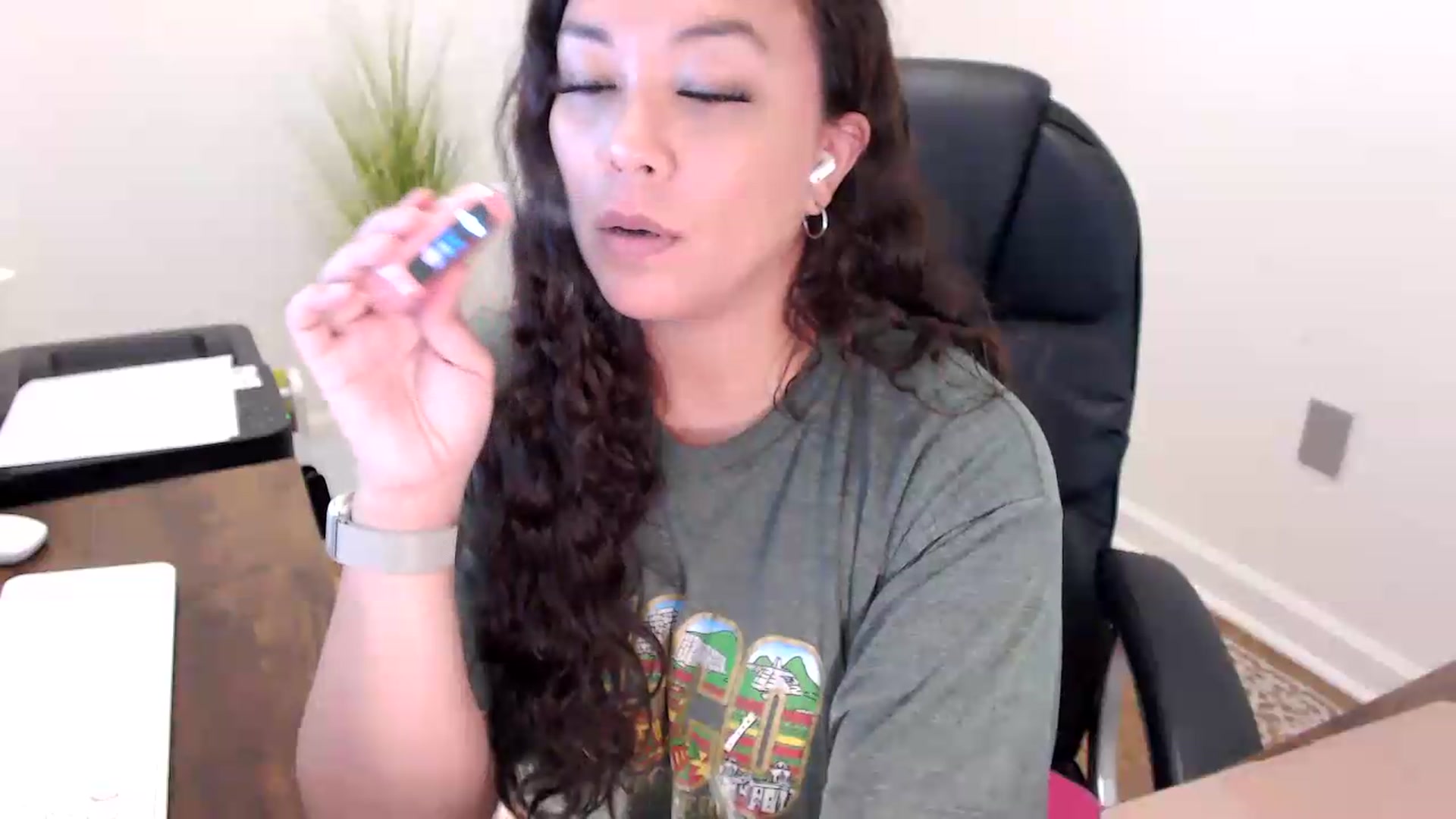 Gallery image thumbnail from MickaylaStar's myfreecams stream on, 05/29/2026, 17:33 image 14 of 20