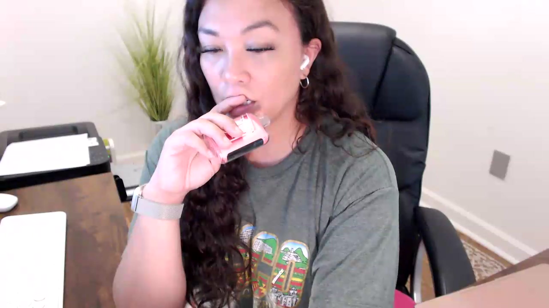Gallery image thumbnail from MickaylaStar's myfreecams stream on, 05/29/2026, 17:33 image 13 of 20