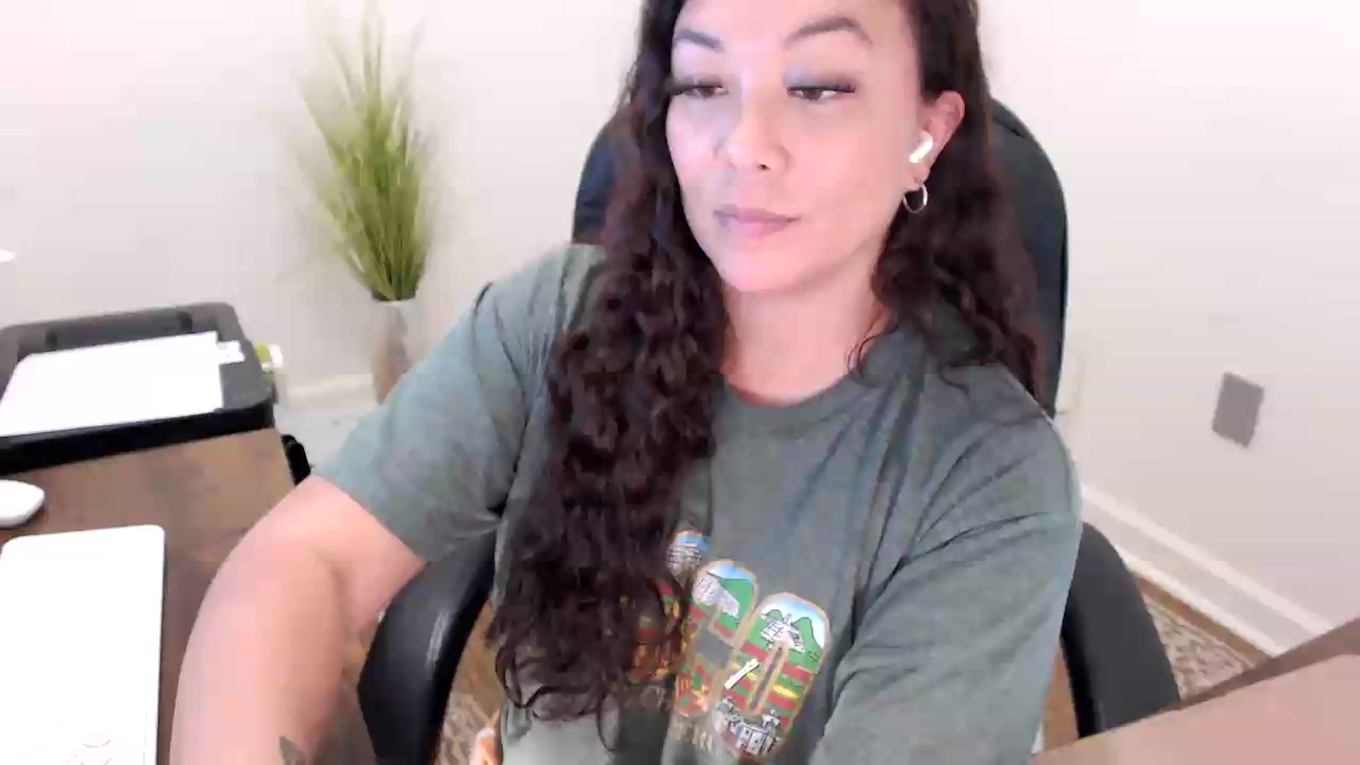 Gallery image thumbnail from MickaylaStar's myfreecams stream on, 05/29/2026, 17:33 image 12 of 20
