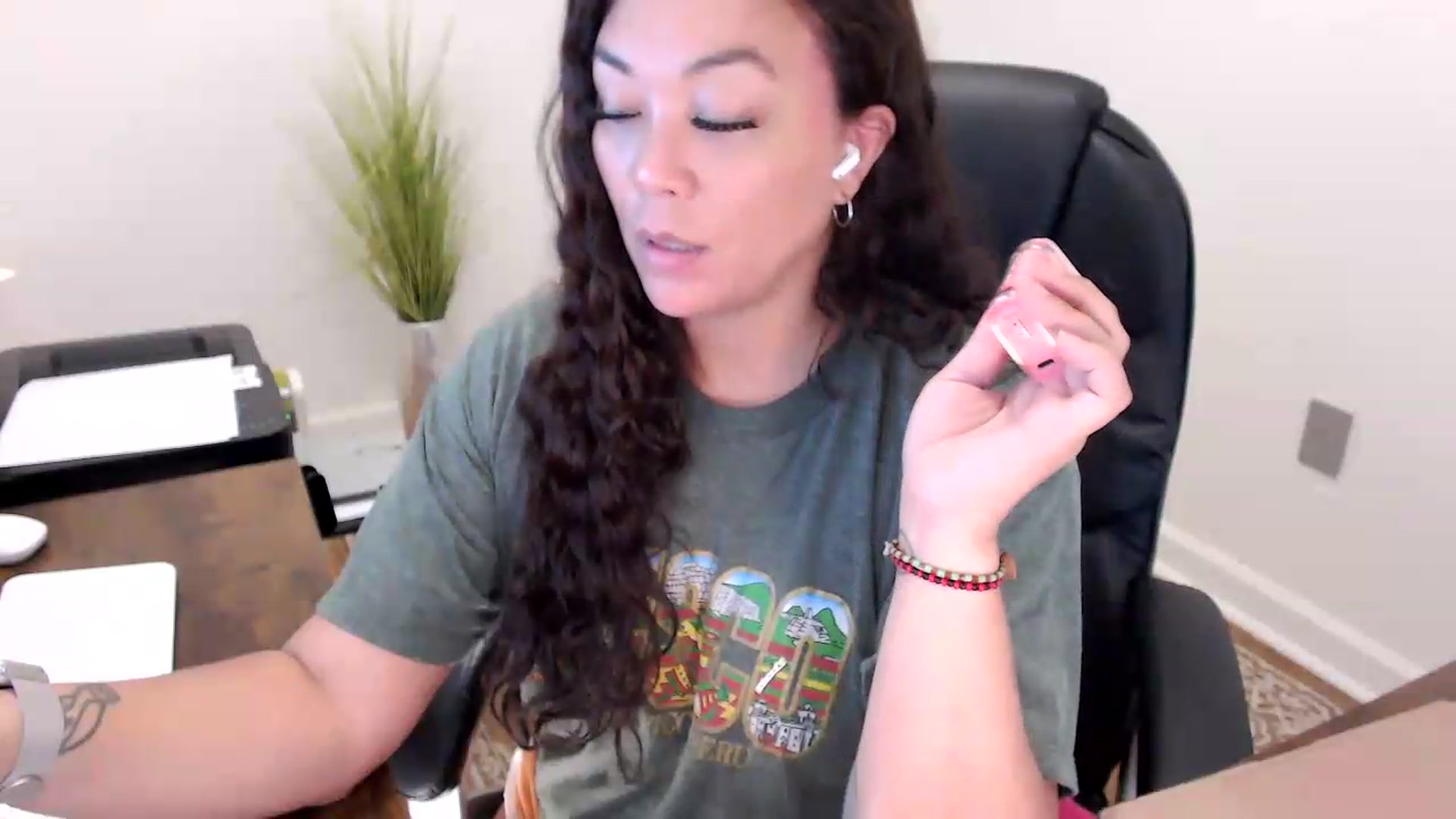 Gallery image thumbnail from MickaylaStar's myfreecams stream on, 05/29/2026, 17:33 image 8 of 20