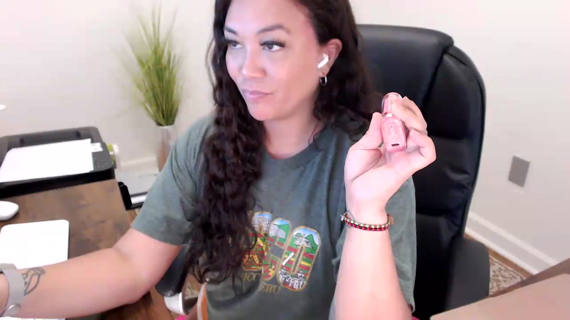 Gallery image thumbnail from MickaylaStar's myfreecams stream on, 05/29/2026, 17:33 image 10 of 20