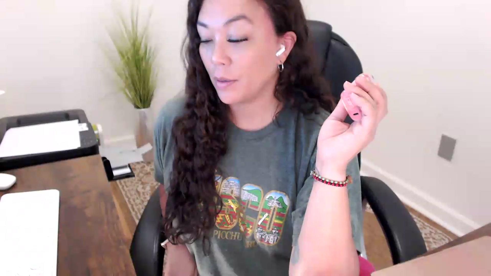 Gallery image thumbnail from MickaylaStar's myfreecams stream on, 05/29/2026, 17:33 image 5 of 20