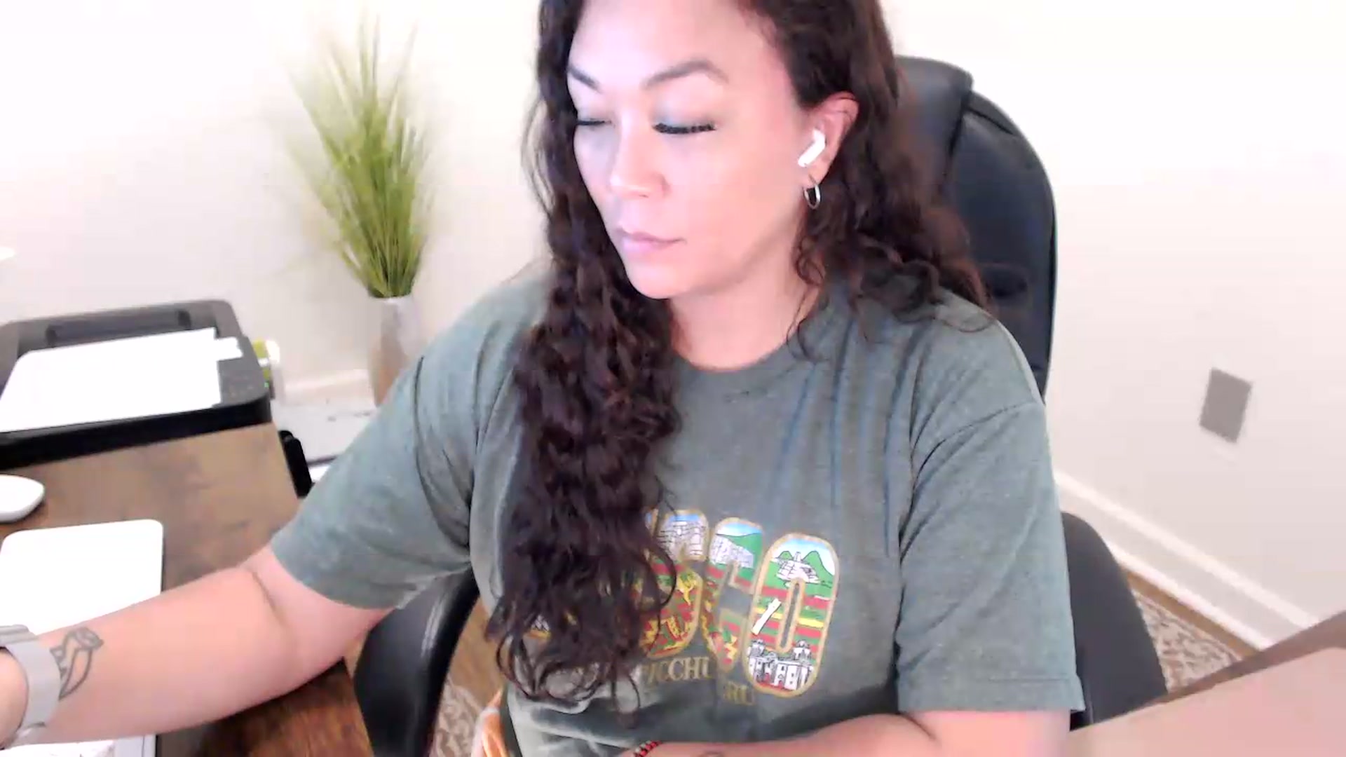 Gallery image thumbnail from MickaylaStar's myfreecams stream on, 05/29/2026, 17:33 image 3 of 20