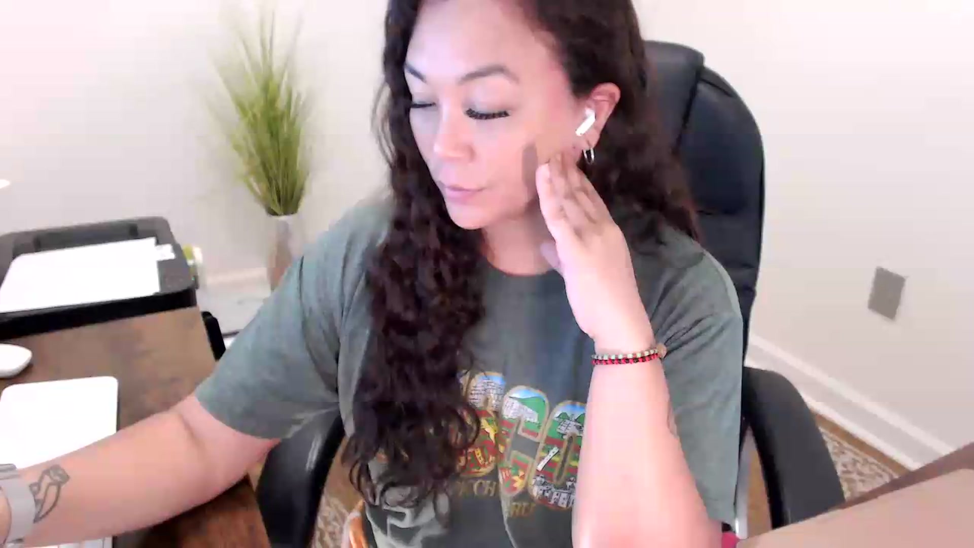 Gallery image thumbnail from MickaylaStar's myfreecams stream on, 05/29/2026, 17:33 image 4 of 20