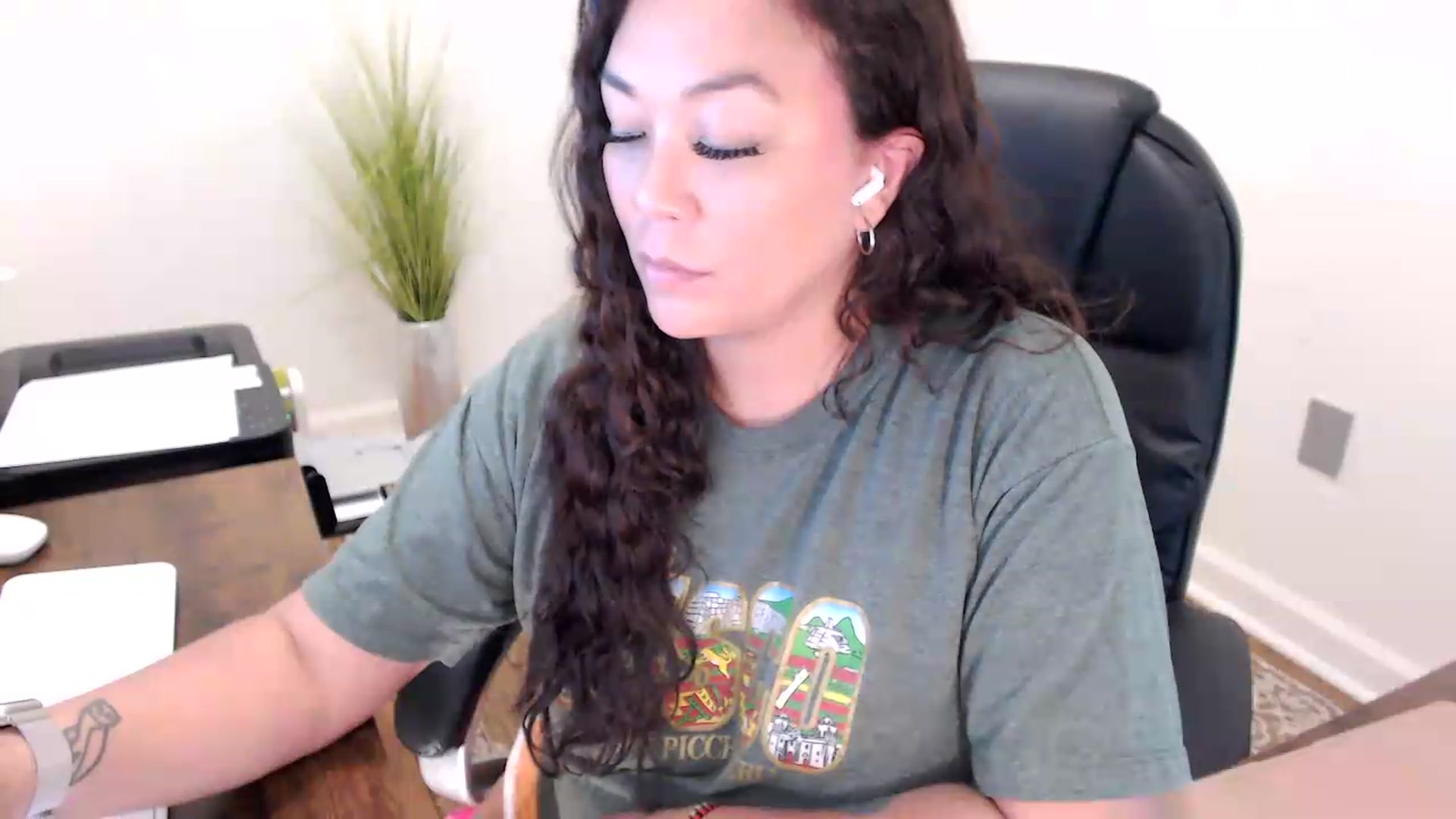 Gallery image thumbnail from MickaylaStar's myfreecams stream on, 05/29/2026, 17:33 image 2 of 20
