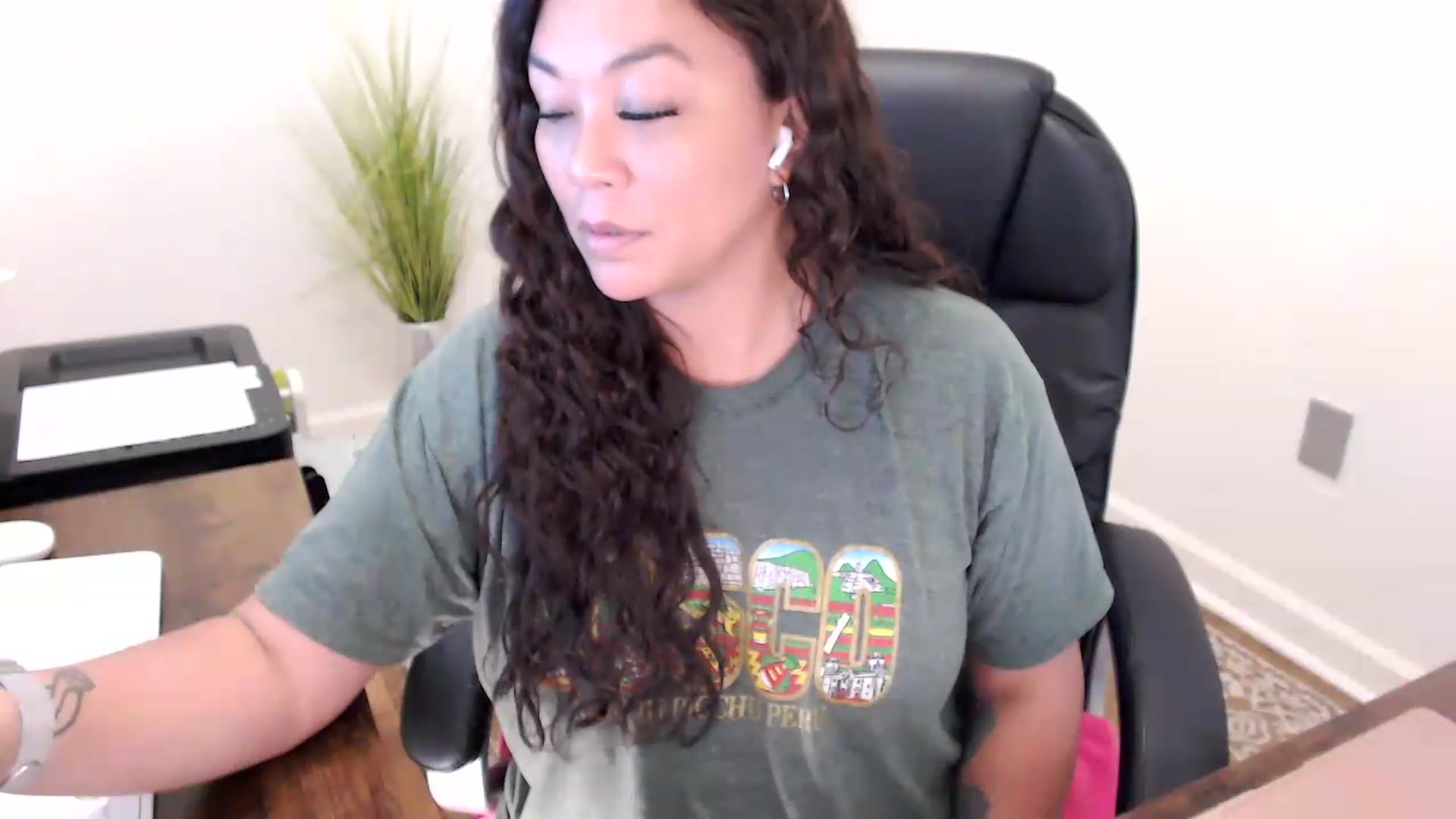 Gallery image thumbnail from MickaylaStar's myfreecams stream on, 05/29/2026, 18:26 image 11 of 20