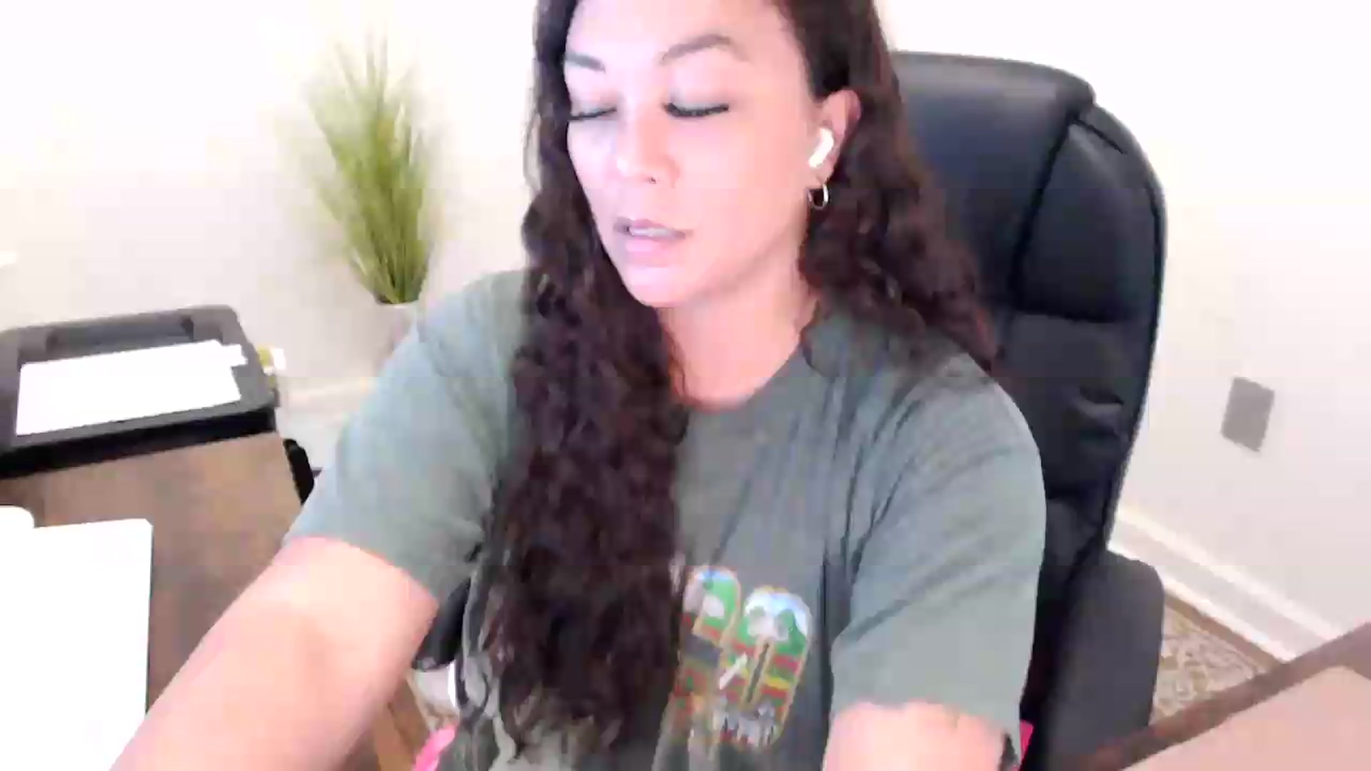 Gallery image thumbnail from MickaylaStar's myfreecams stream on, 05/29/2026, 18:26 image 1 of 20