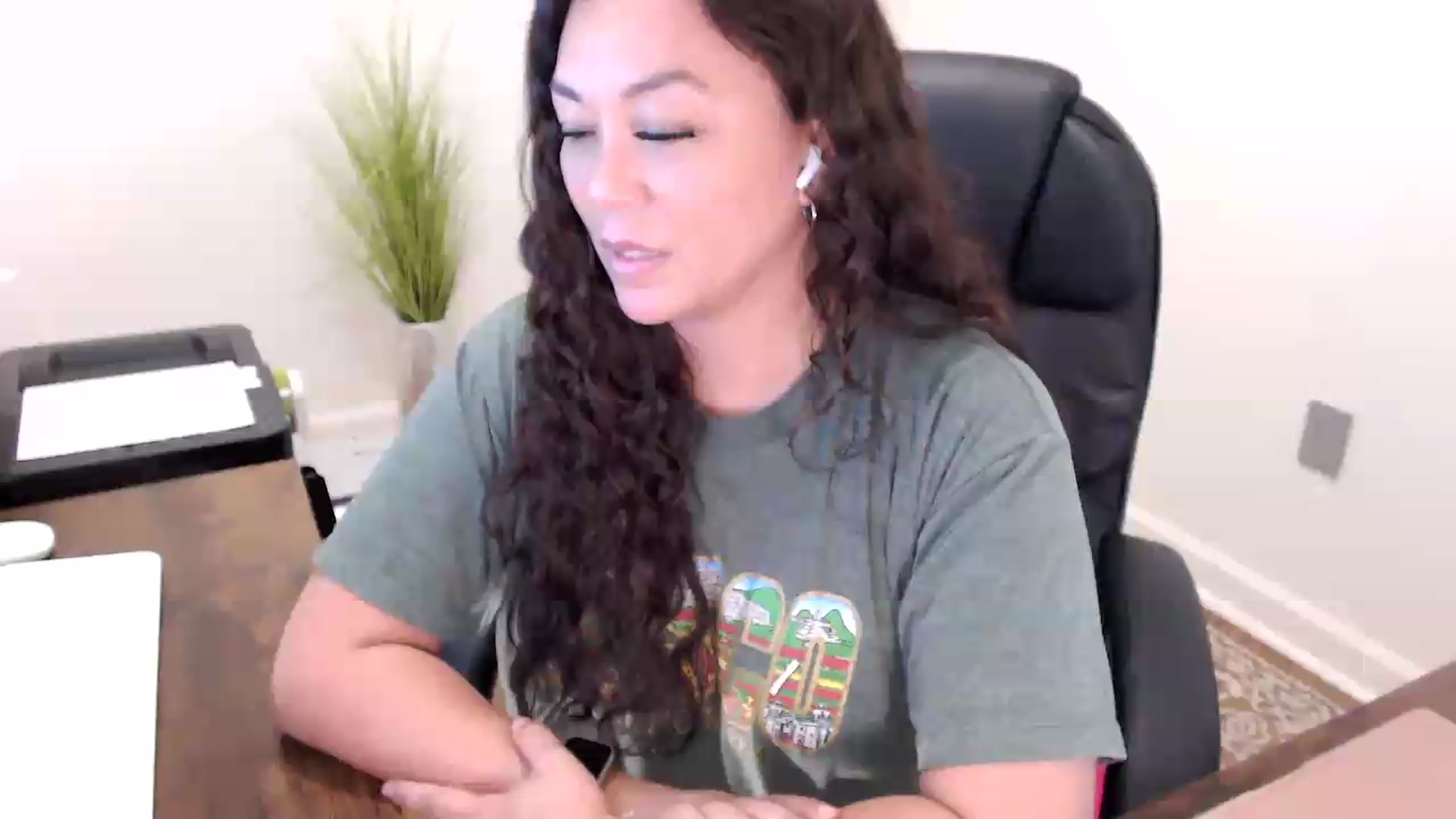 Gallery image thumbnail from MickaylaStar's myfreecams stream on, 05/29/2026, 18:26 image 17 of 20