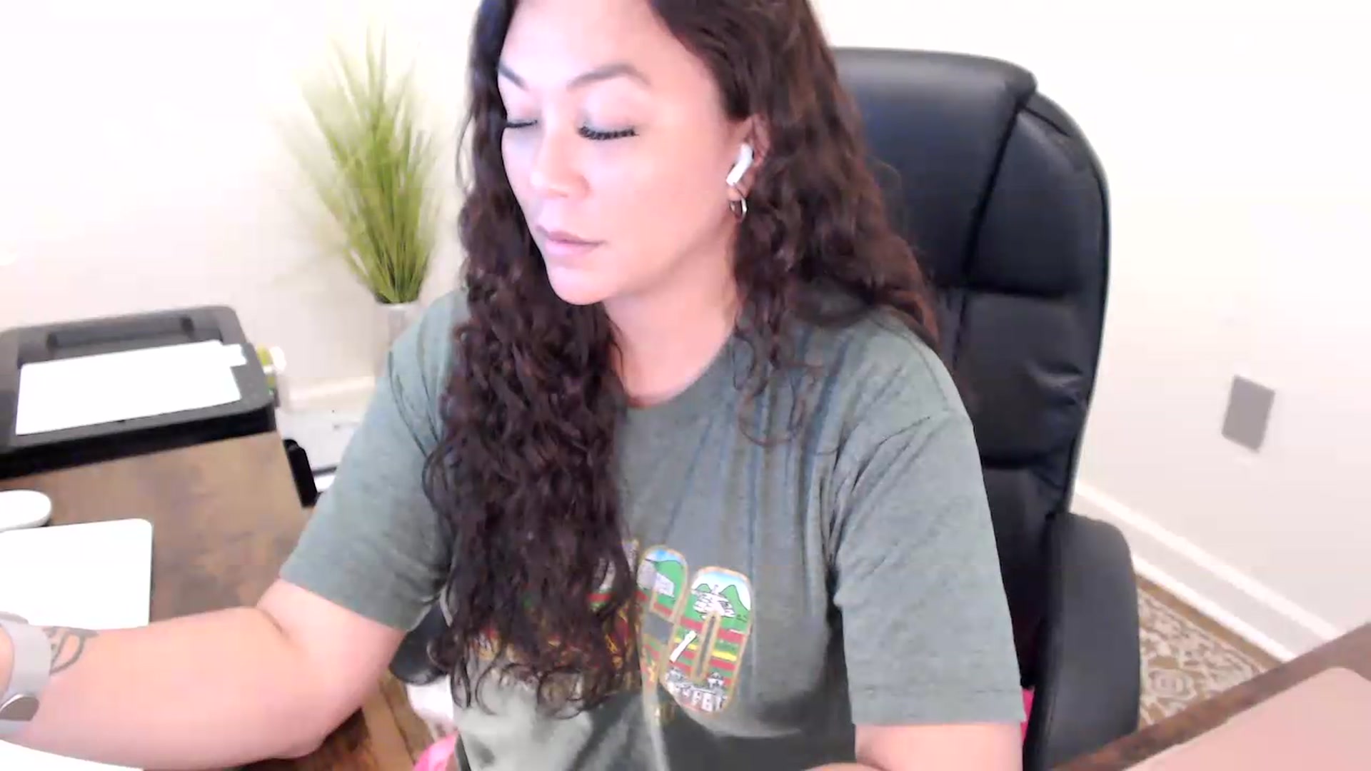 Gallery image thumbnail from MickaylaStar's myfreecams stream on, 05/29/2026, 18:26 image 7 of 20