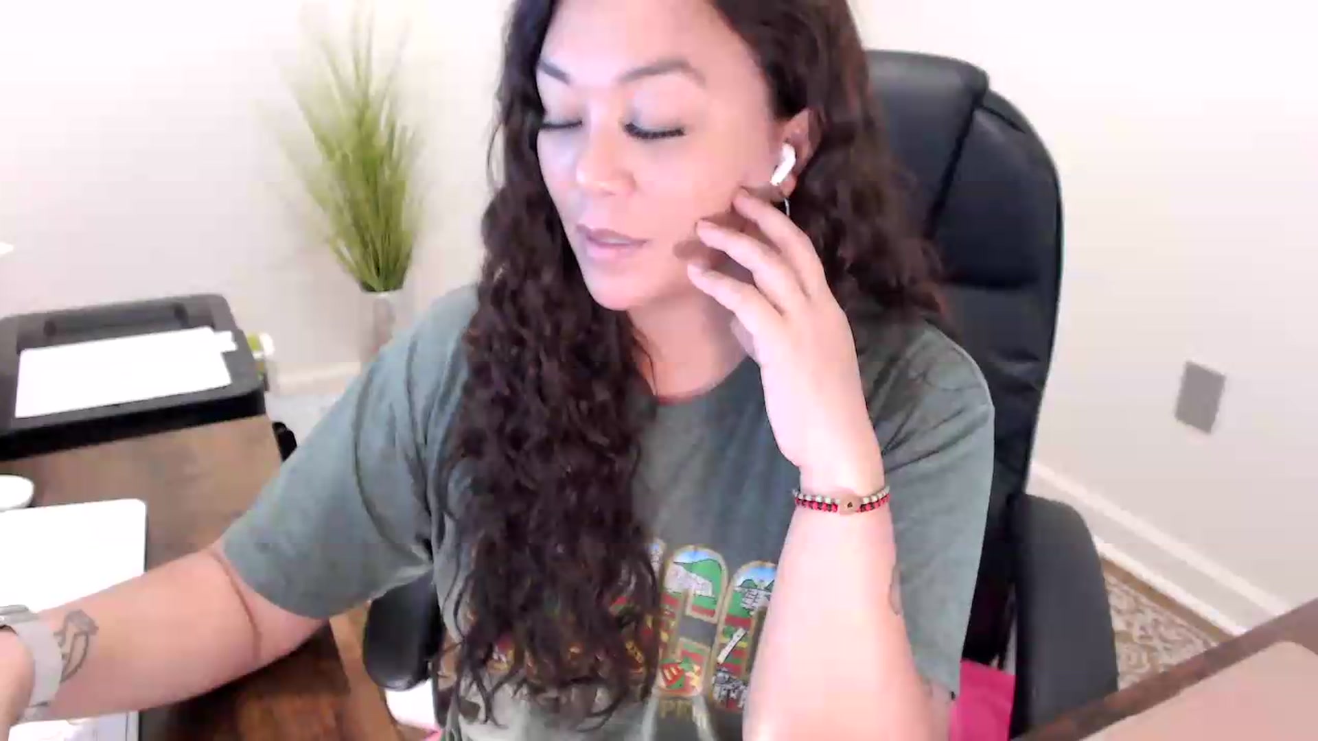 Gallery image thumbnail from MickaylaStar's myfreecams stream on, 05/29/2026, 18:26 image 5 of 20