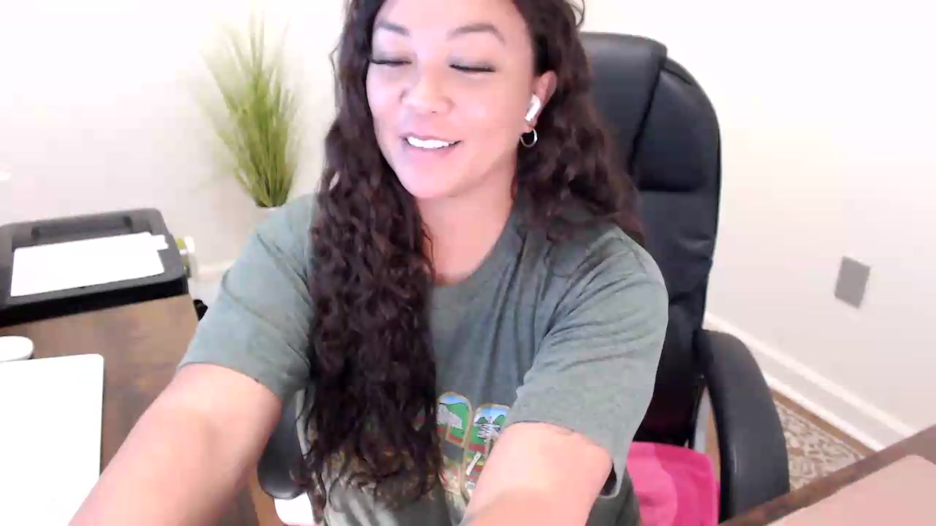 Gallery image thumbnail from MickaylaStar's myfreecams stream on, 05/29/2026, 18:26 image 6 of 20