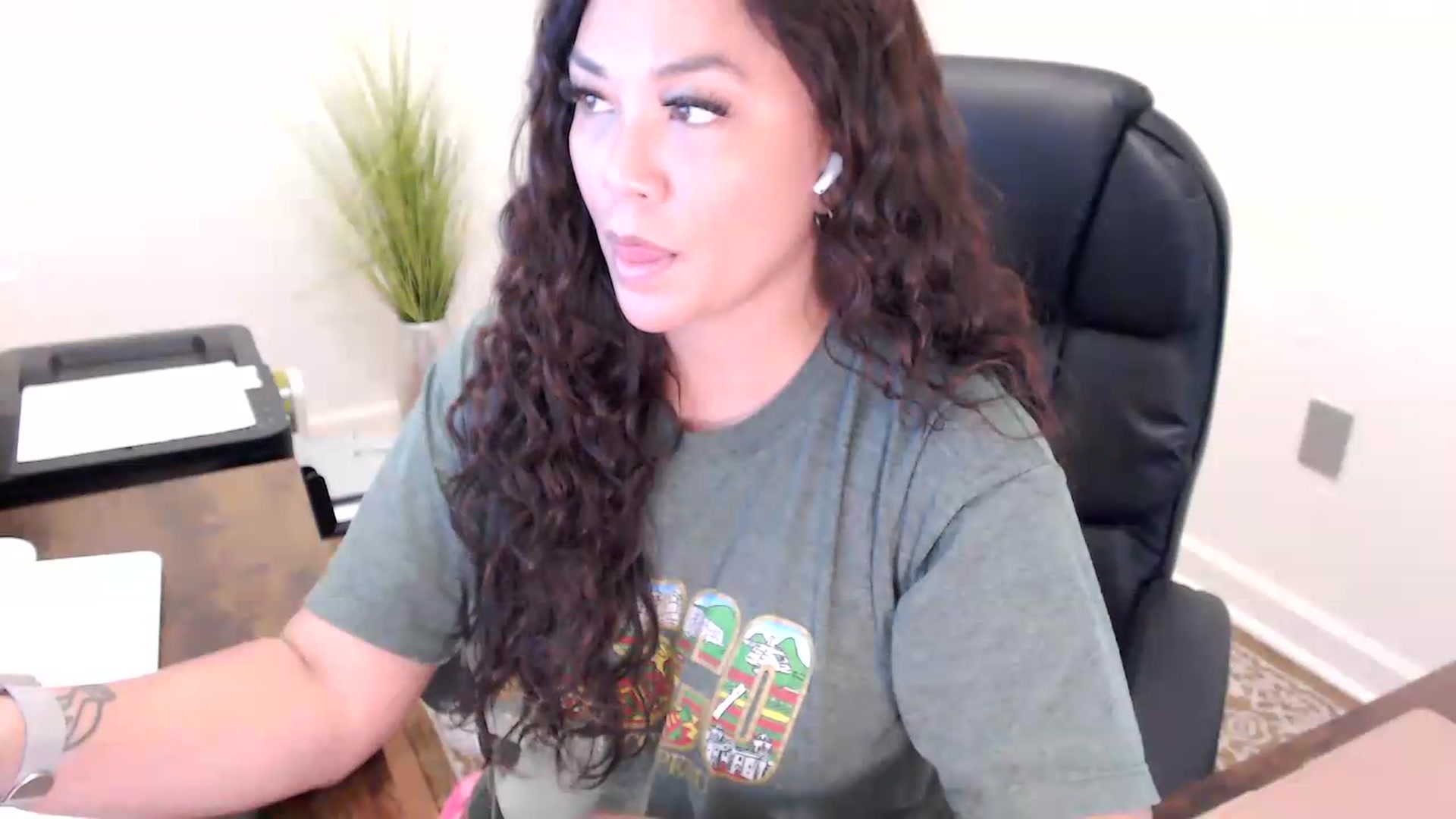 Gallery image thumbnail from MickaylaStar's myfreecams stream on, 05/29/2026, 18:26 image 2 of 20