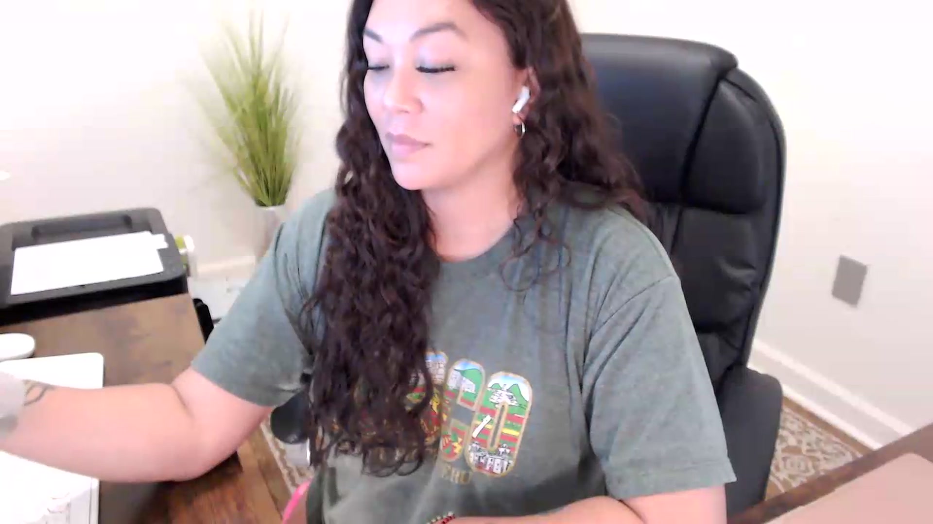 Gallery image thumbnail from MickaylaStar's myfreecams stream on, 05/29/2026, 18:26 image 14 of 20