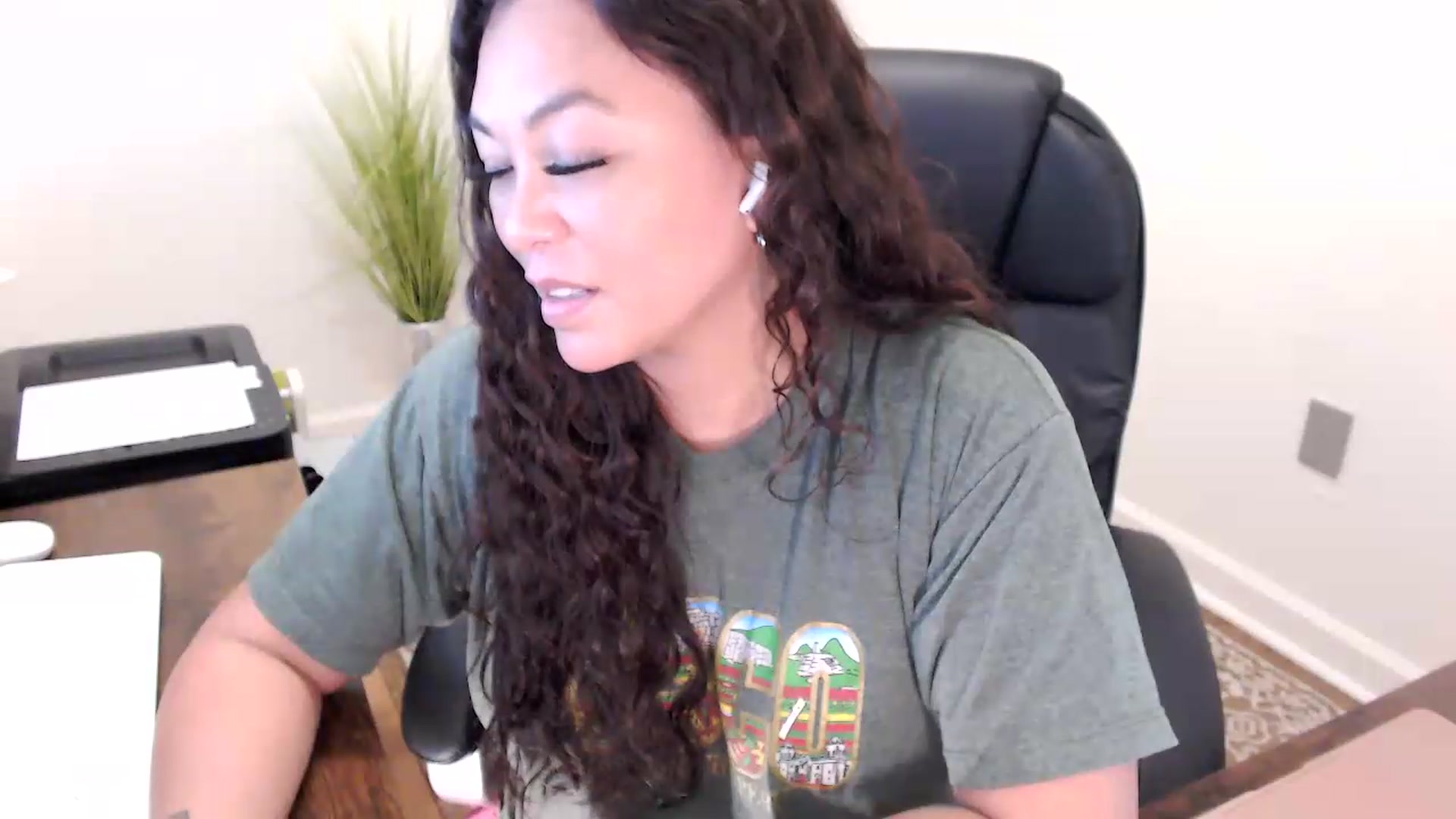 Gallery image thumbnail from MickaylaStar's myfreecams stream on, 05/29/2026, 18:26 image 15 of 20