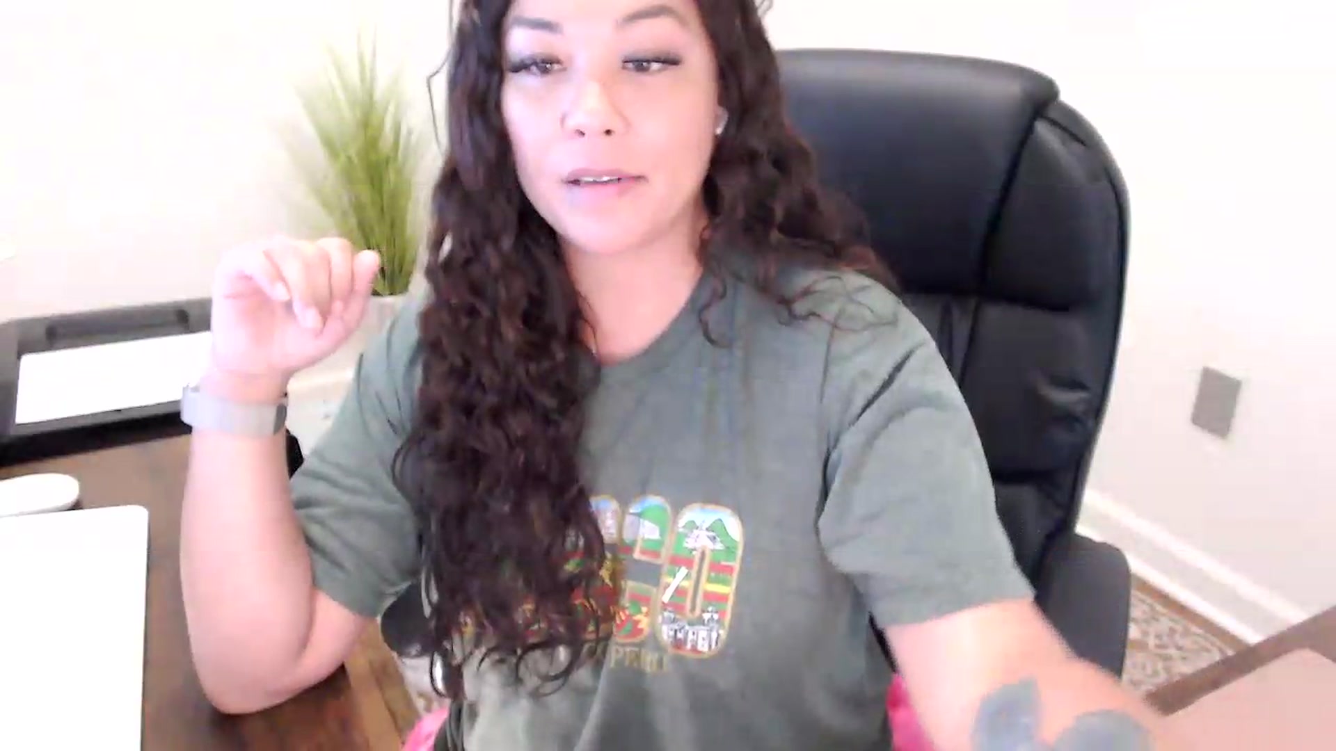 Gallery image thumbnail from MickaylaStar's myfreecams stream on, 05/29/2026, 18:26 image 3 of 20