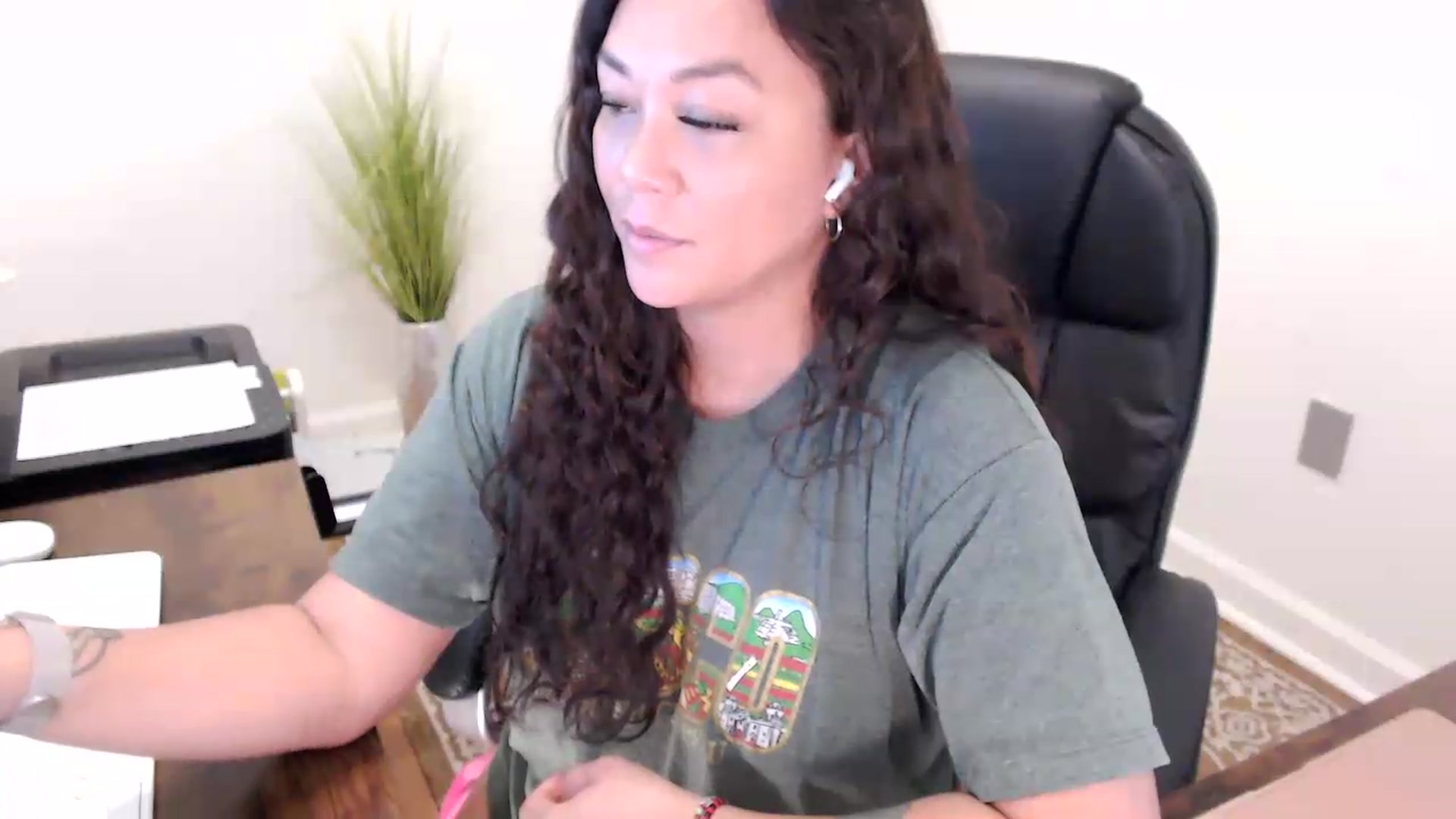 Gallery image thumbnail from MickaylaStar's myfreecams stream on, 05/29/2026, 18:26 image 19 of 20