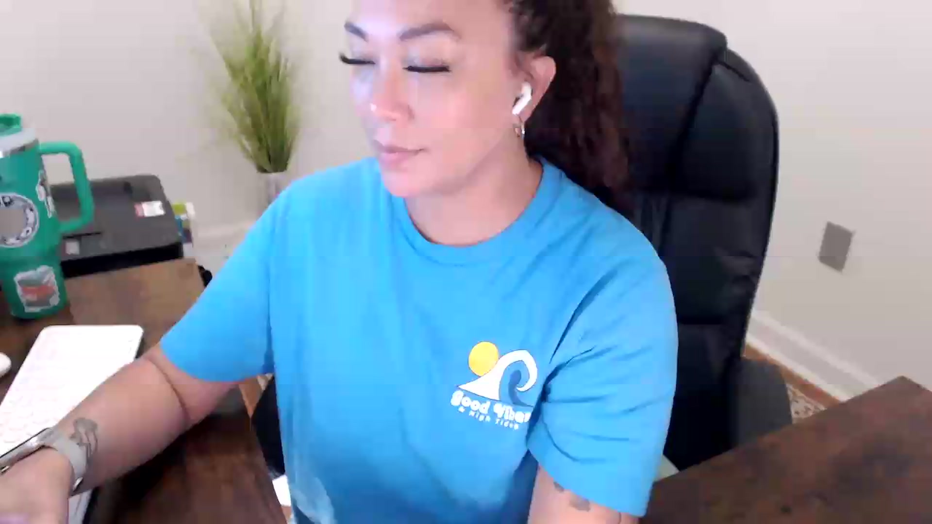 Gallery image thumbnail from MickaylaStar's myfreecams stream on, 06/01/2026, 16:01 image 20 of 20