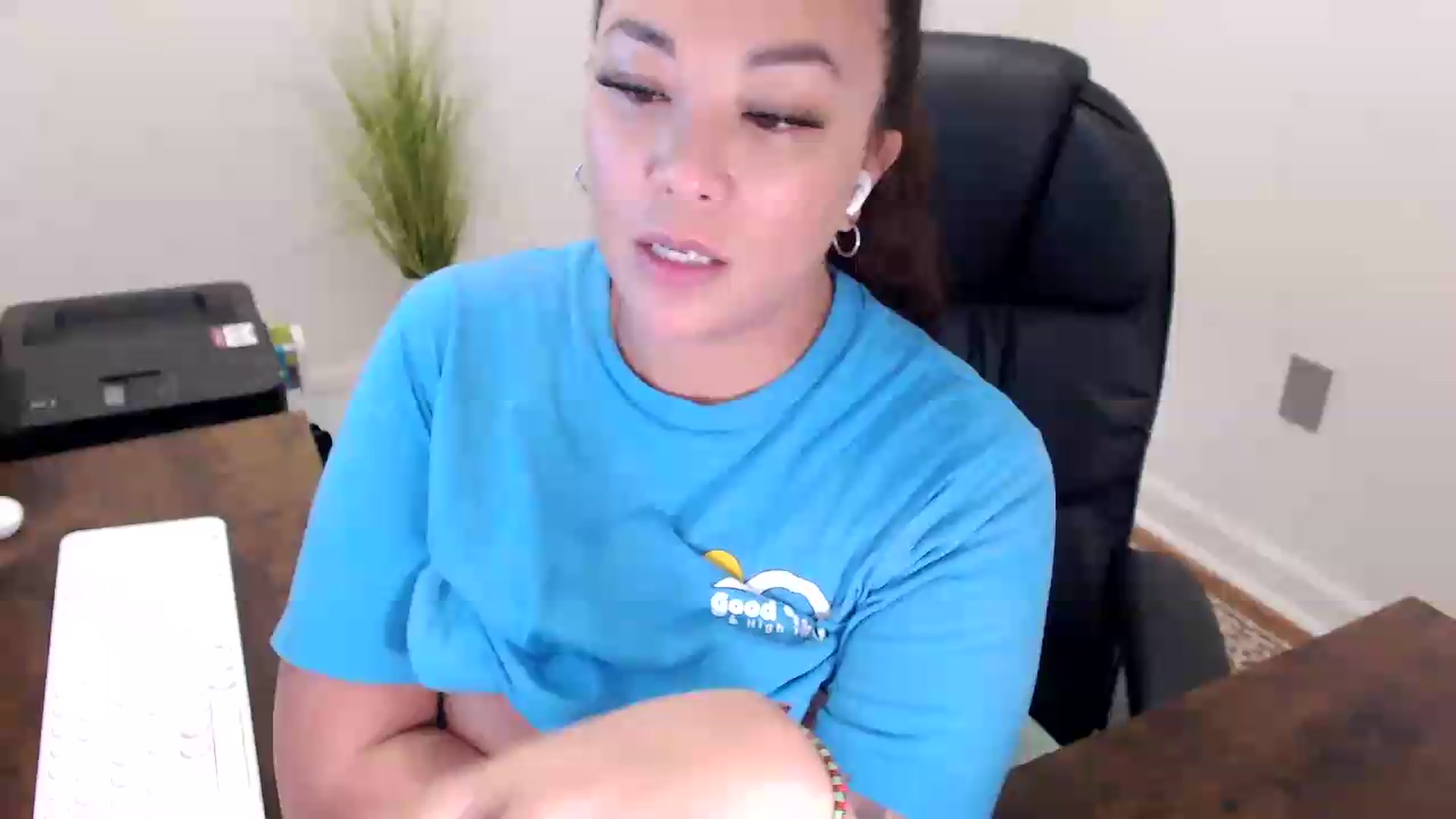 Gallery image thumbnail from MickaylaStar's myfreecams stream on, 06/01/2026, 16:01 image 1 of 20