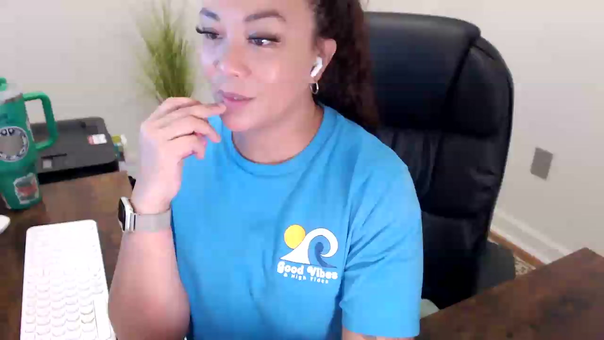 Gallery image thumbnail from MickaylaStar's myfreecams stream on, 06/01/2026, 16:01 image 11 of 20