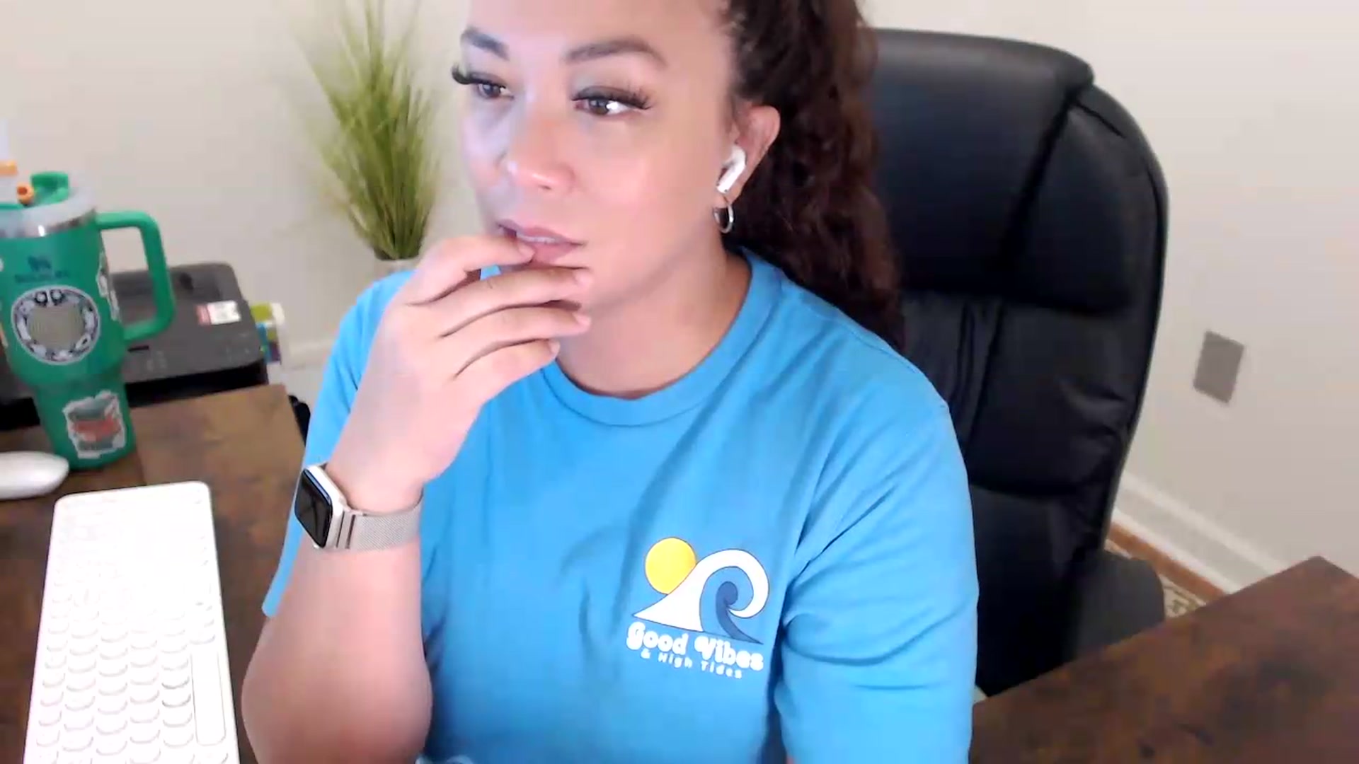 Gallery image thumbnail from MickaylaStar's myfreecams stream on, 06/01/2026, 16:01 image 4 of 20