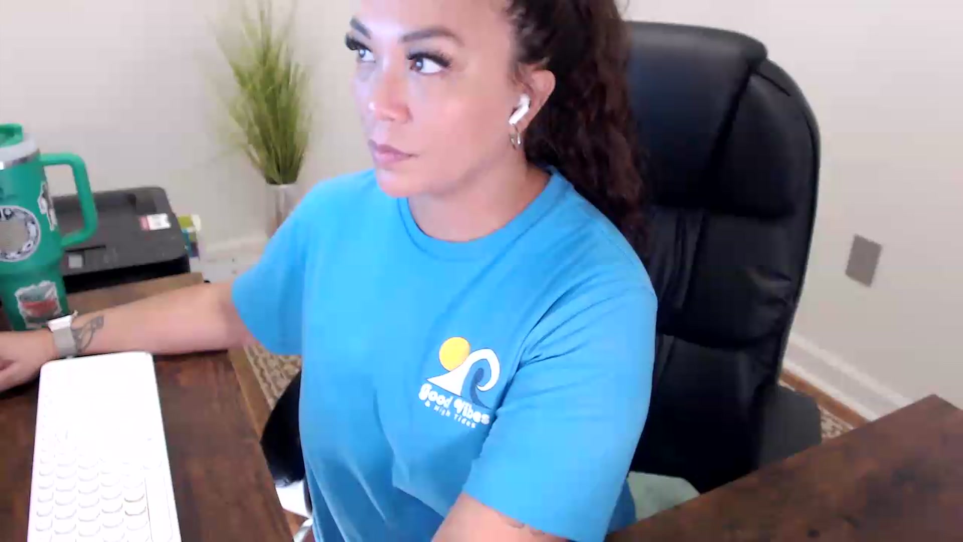 Gallery image thumbnail from MickaylaStar's myfreecams stream on, 06/01/2026, 16:01 image 19 of 20