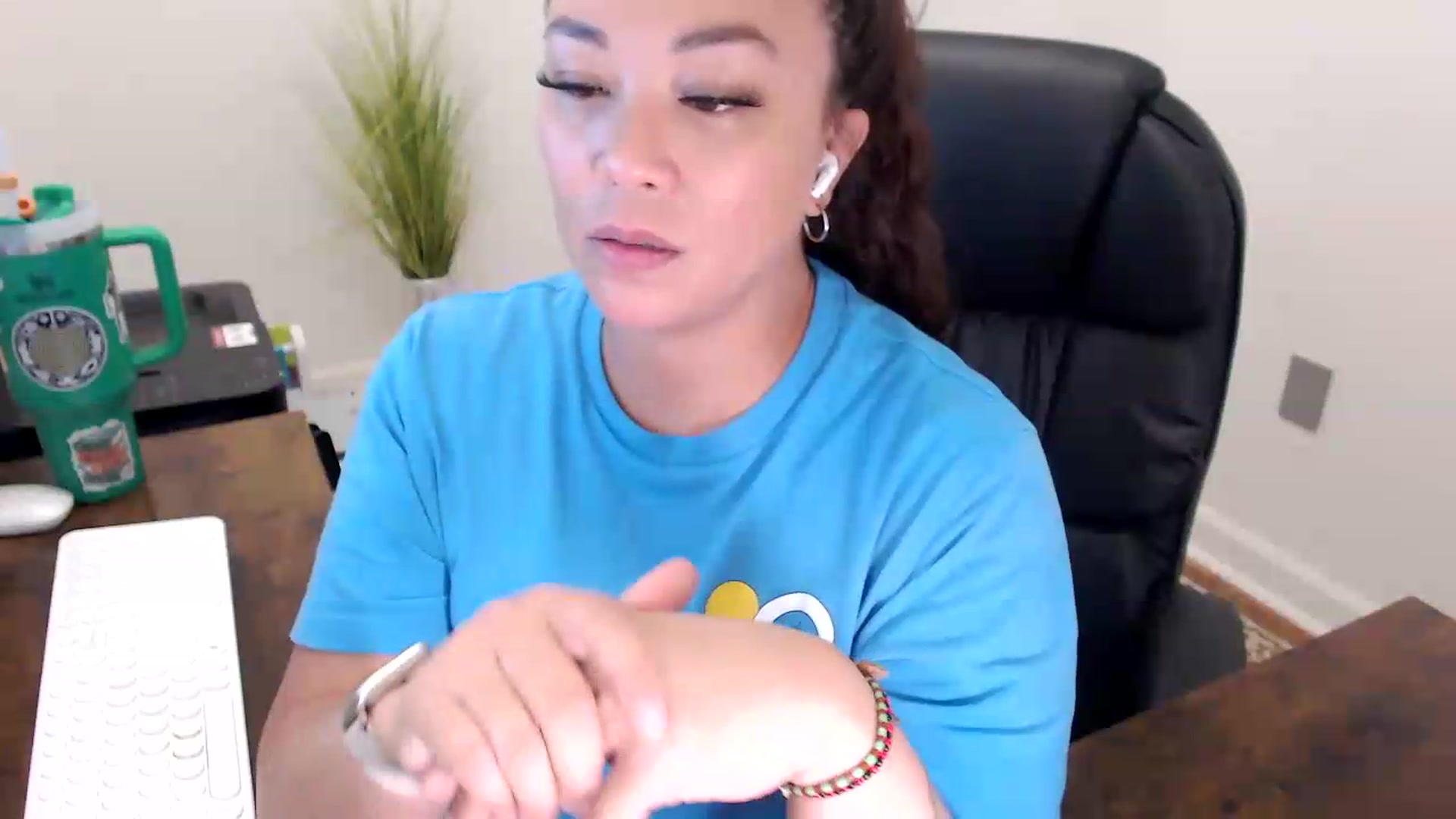 Gallery image thumbnail from MickaylaStar's myfreecams stream on, 06/01/2026, 16:01 image 5 of 20