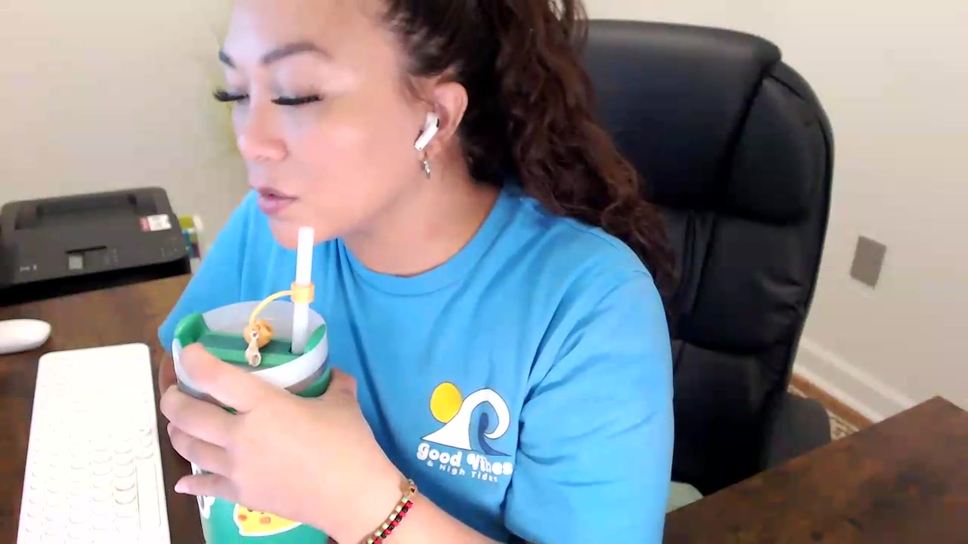 Gallery image thumbnail from MickaylaStar's myfreecams stream on, 06/01/2026, 16:01 image 3 of 20