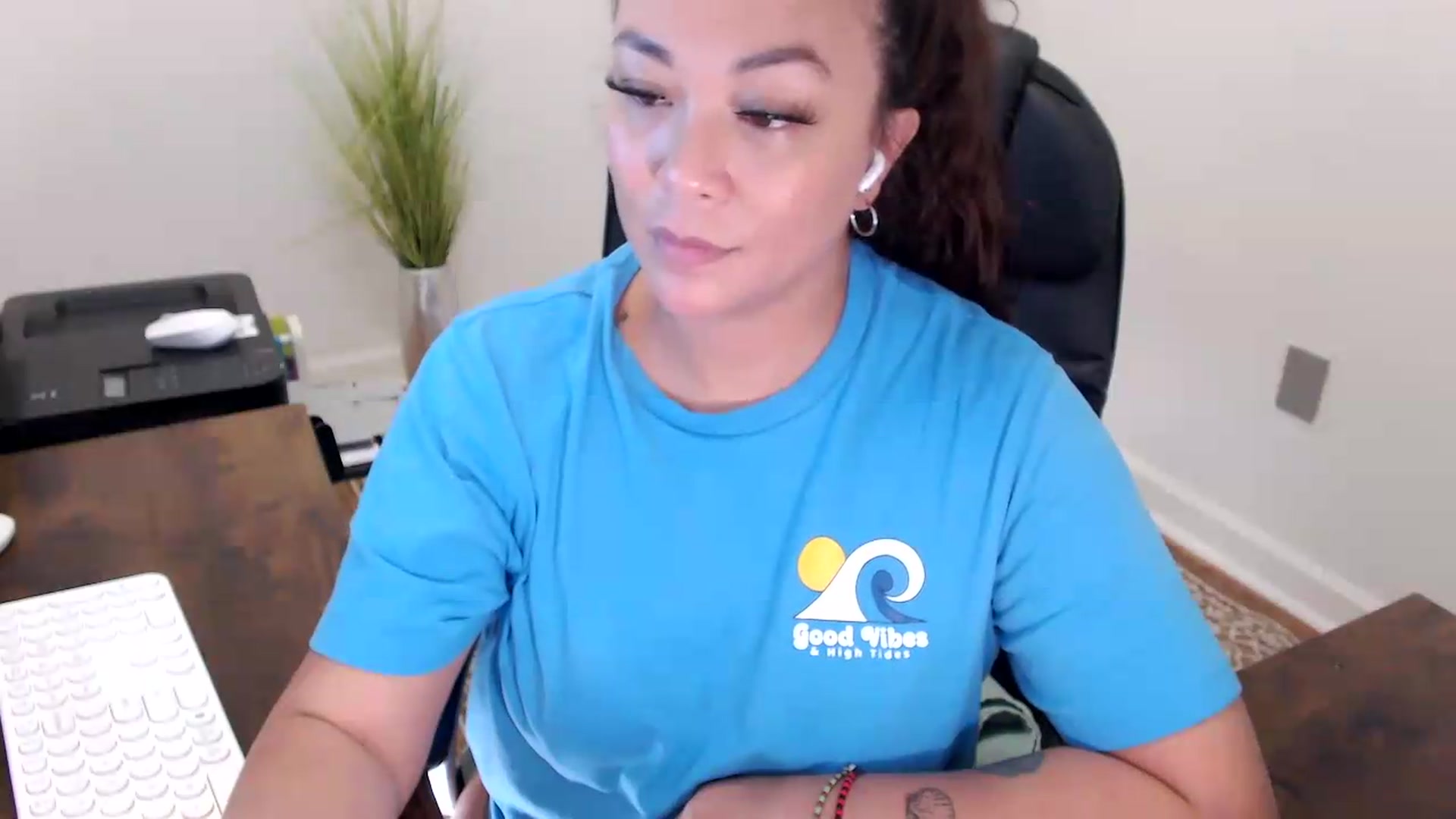 Gallery image thumbnail from MickaylaStar's myfreecams stream on, 06/01/2026, 18:52 image 14 of 20