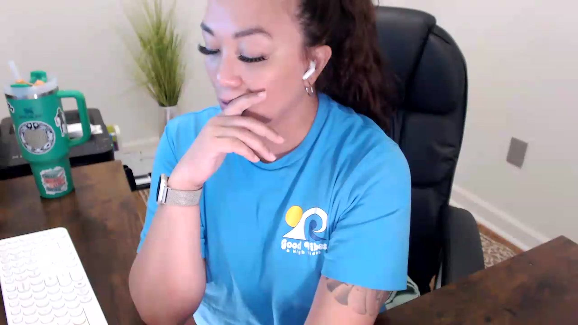 Gallery image thumbnail from MickaylaStar's myfreecams stream on, 06/01/2026, 18:52 image 9 of 20