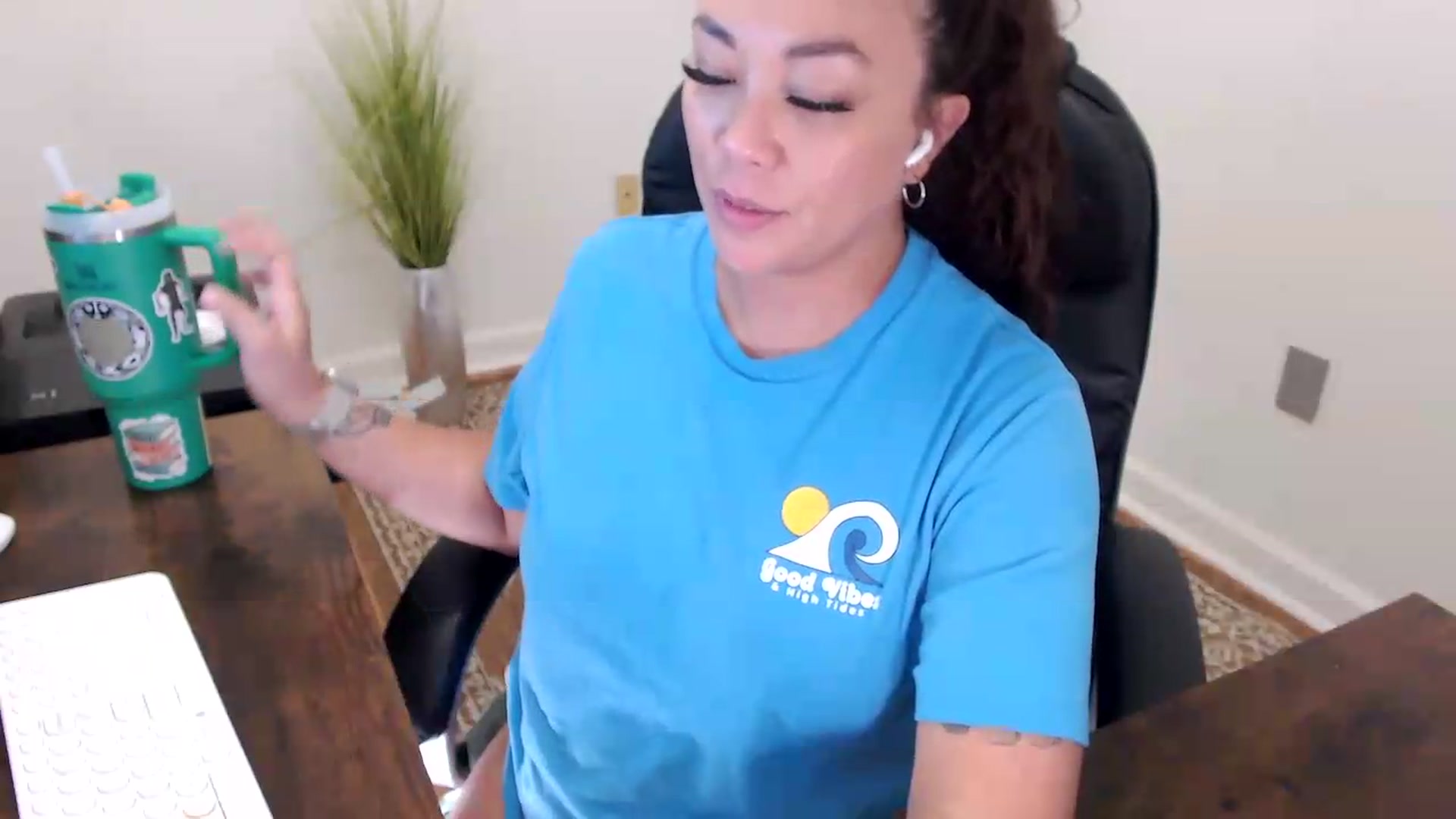 Gallery image thumbnail from MickaylaStar's myfreecams stream on, 06/01/2026, 18:52 image 12 of 20